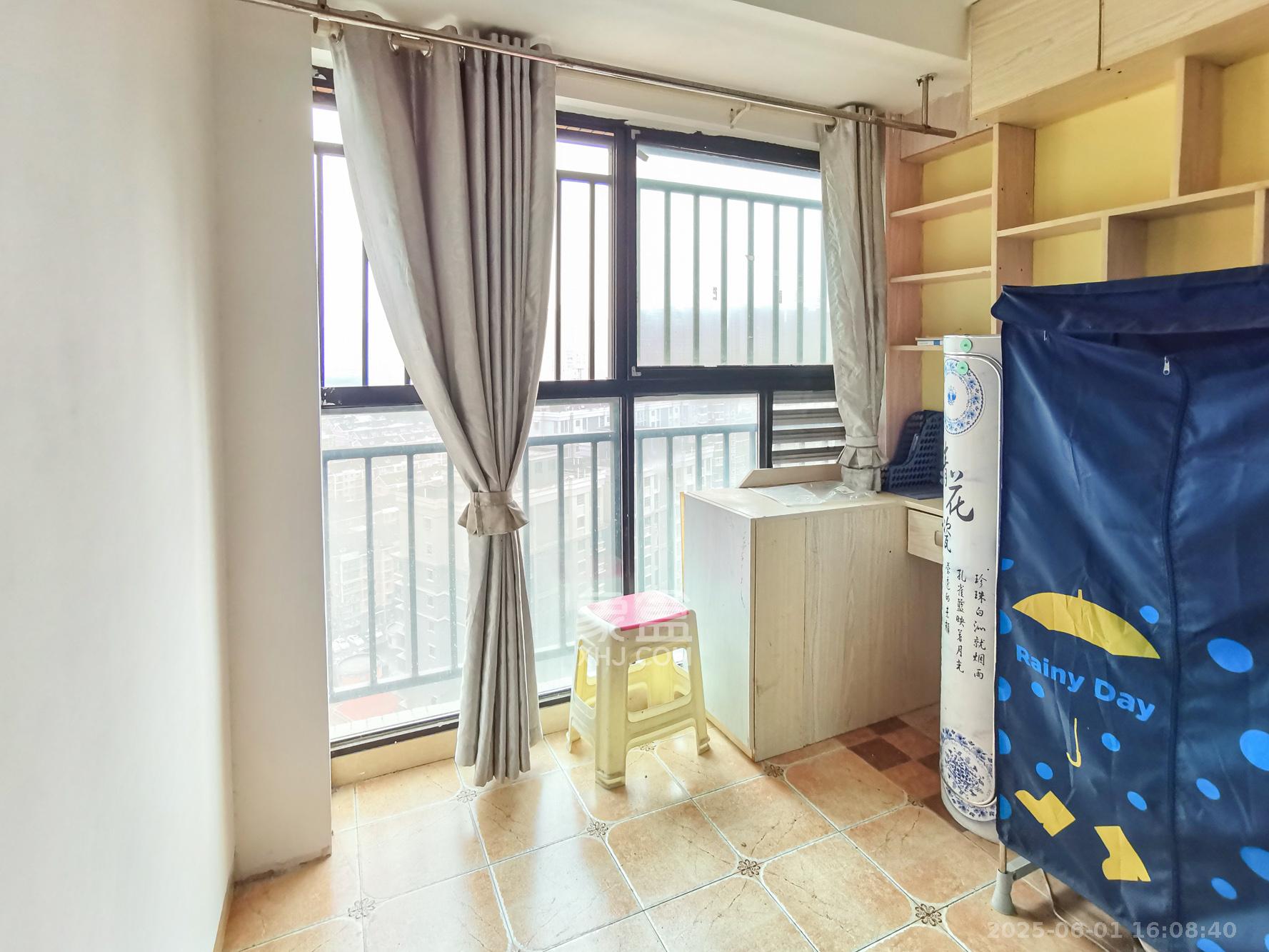 三一街区  3室2厅1卫   50.80万阳台