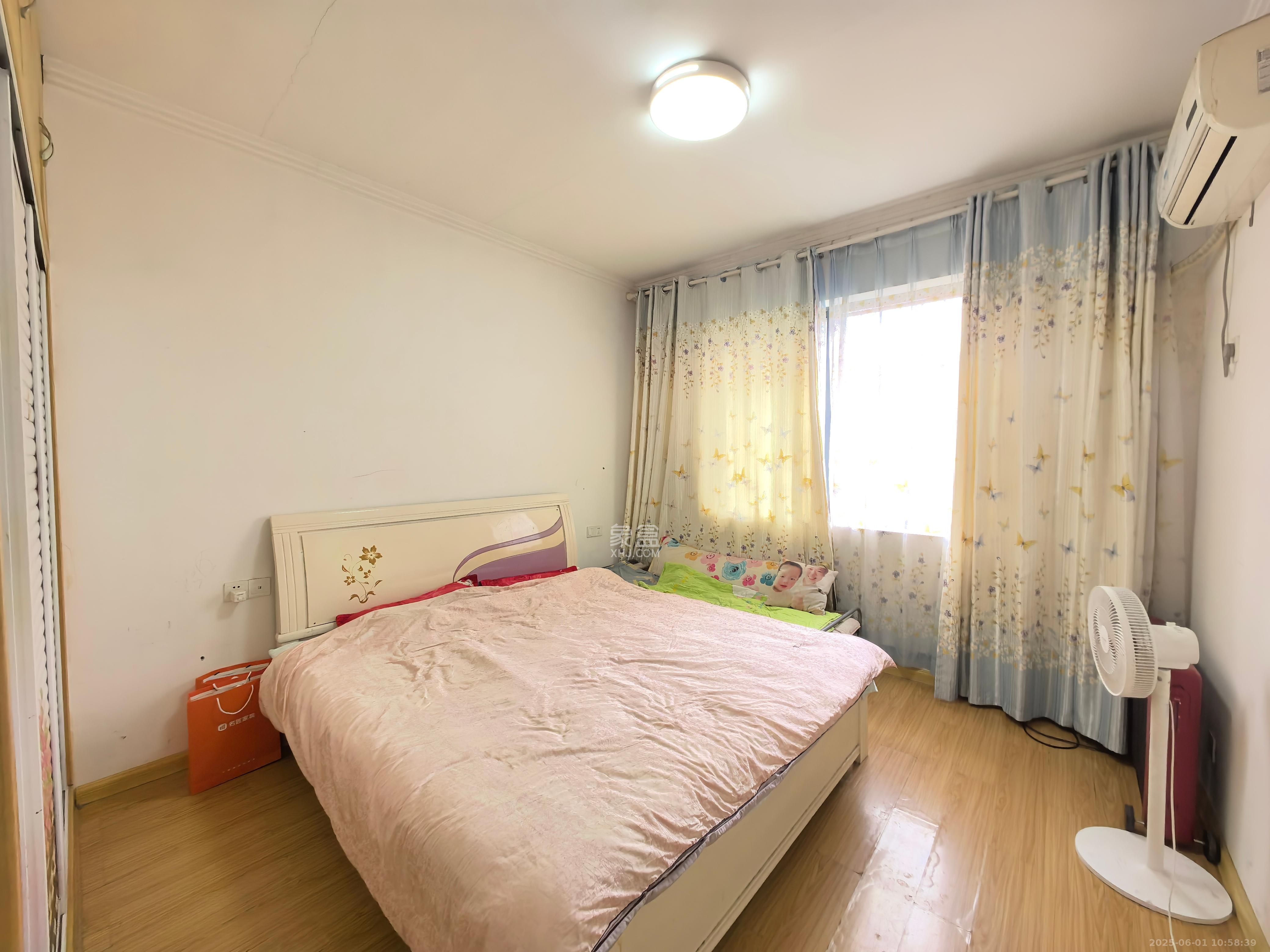 东方锦泰 2室2厅1卫 29.8万 东方锦泰 2室2厅1卫 29.8万客厅