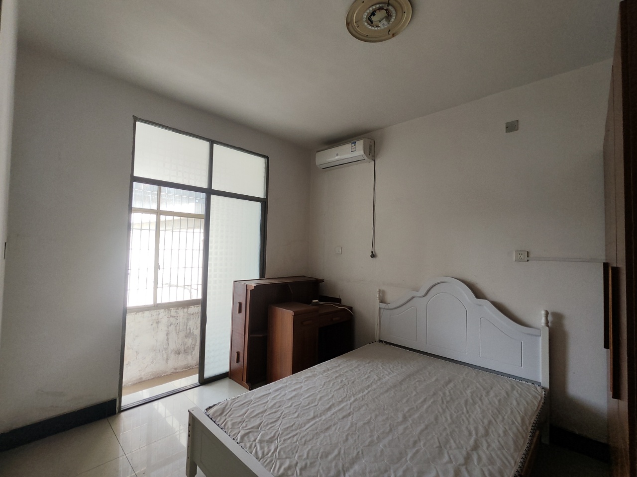 东贸街老国土局 3室2厅1卫 1200.0元/月 东贸街老国土局 3室2厅1卫 1200.0元/月室内图