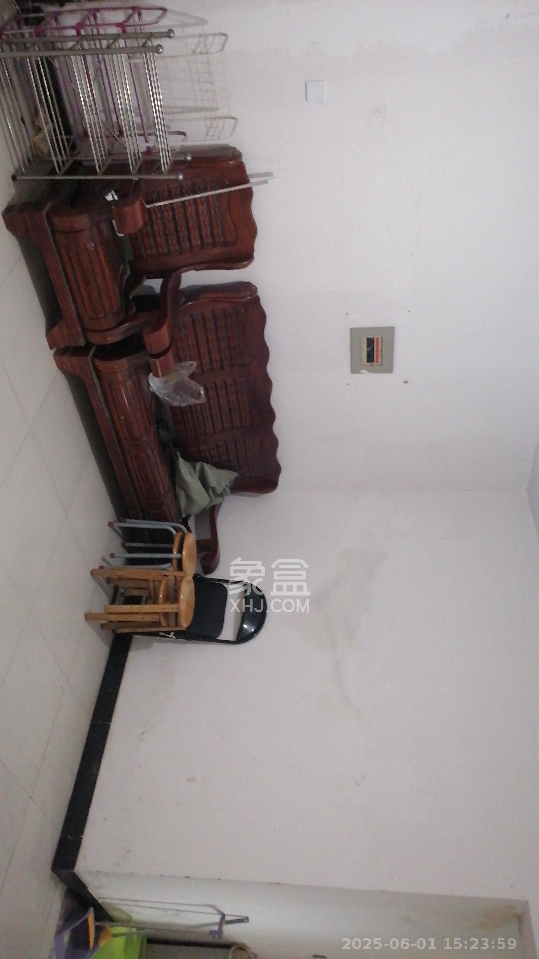 南国新城 3室2厅2卫 2100.0元/月 南国新城 3室2厅2卫 2100.0元/月室内图