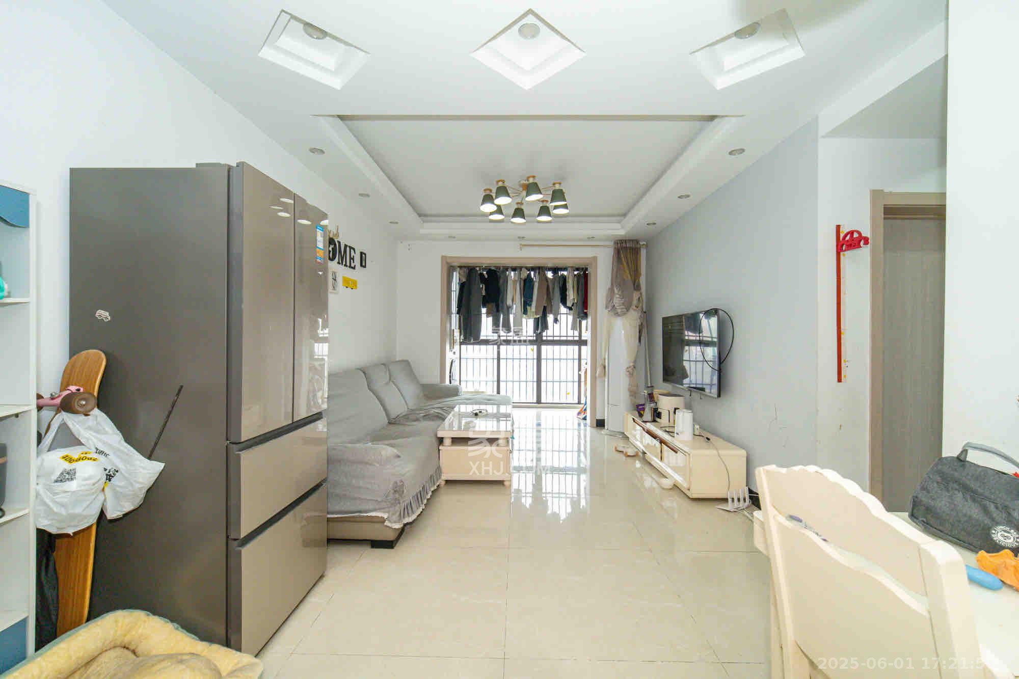 华润置地广场二期 3室2厅1卫 2300.0元/月 华润置地广场二期 3室2厅1卫 2300.0元/月室内图