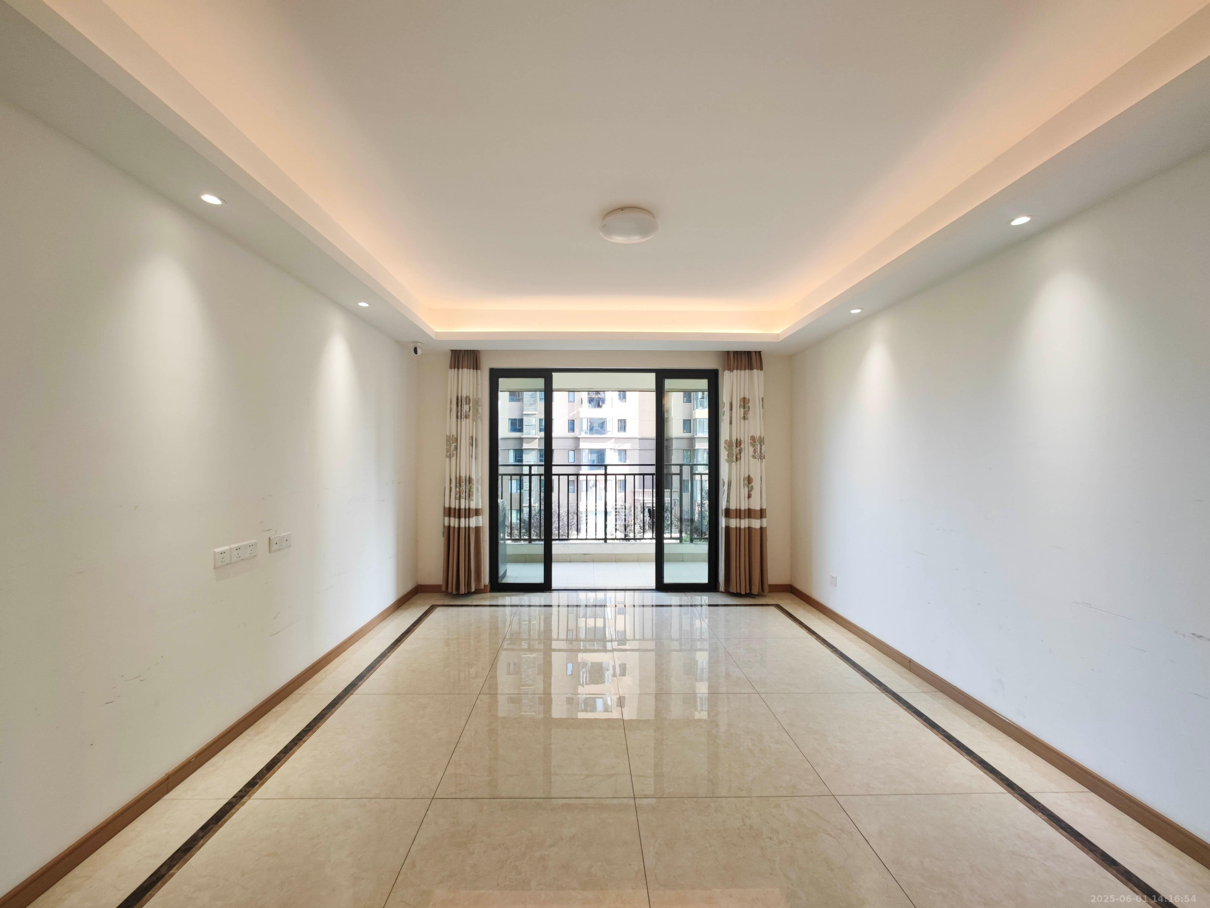 中建嘉和城凤凰台(中建瑞兴家园) 3室2厅2卫 95.0万 中建嘉和城凤凰台(中建瑞兴家园) 3室2厅2卫 95.0万客厅