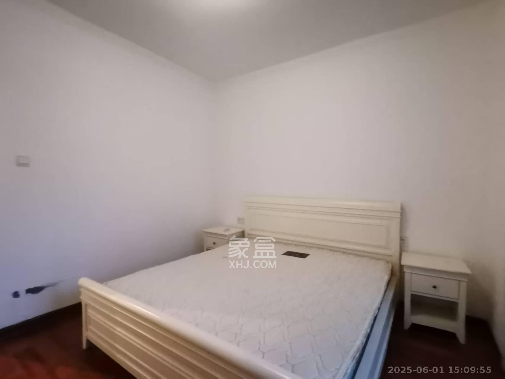 麓山枫情 2室2厅1卫 2300.0元/月 麓山枫情 2室2厅1卫 2300.0元/月室内图