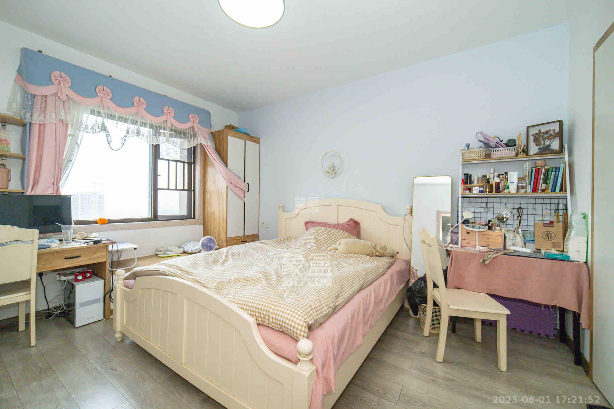 华润置地广场二期  3室2厅1卫    2300.0元/月室内图