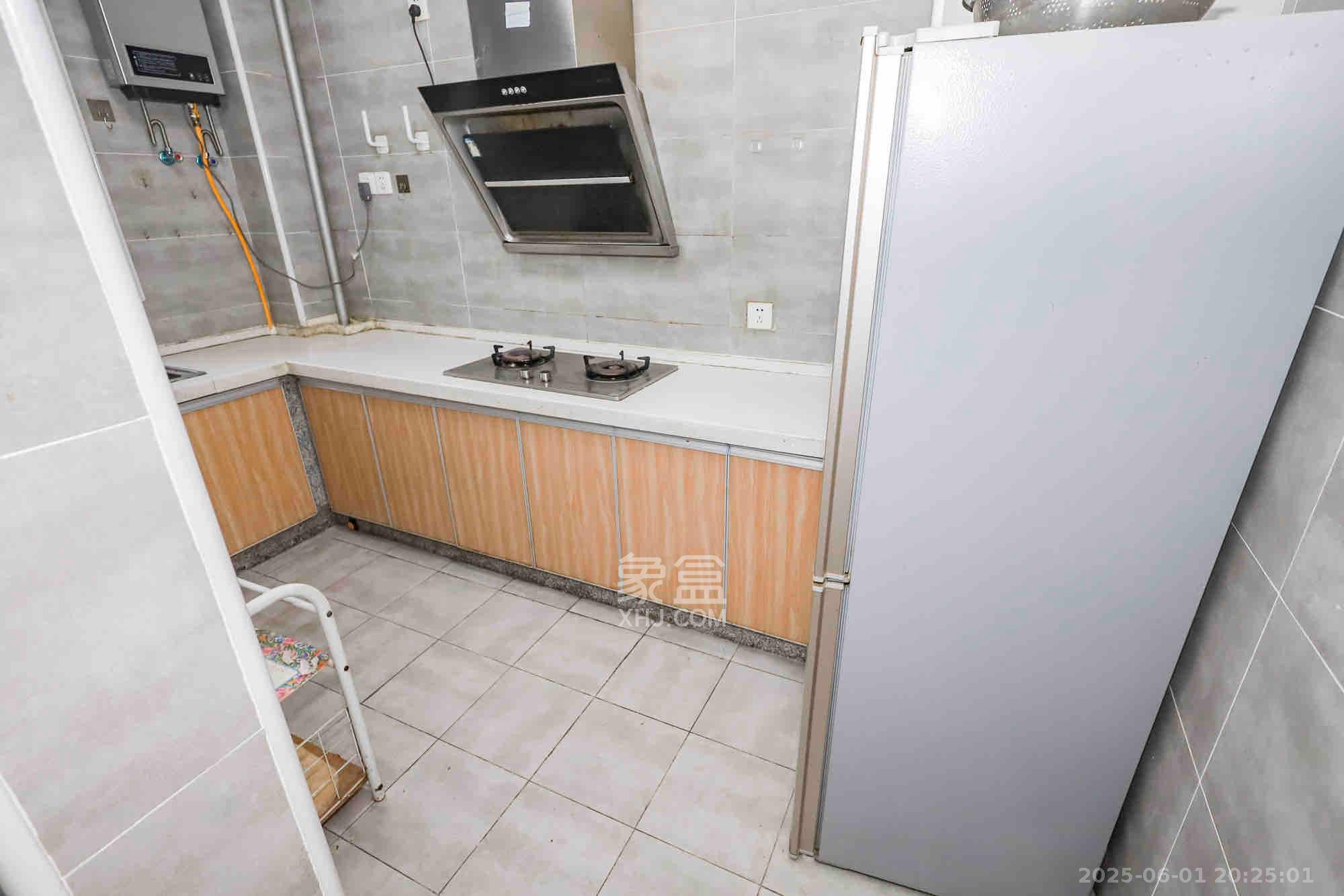 八方小区C区  3室2厅2卫   3800.00元/月室内图