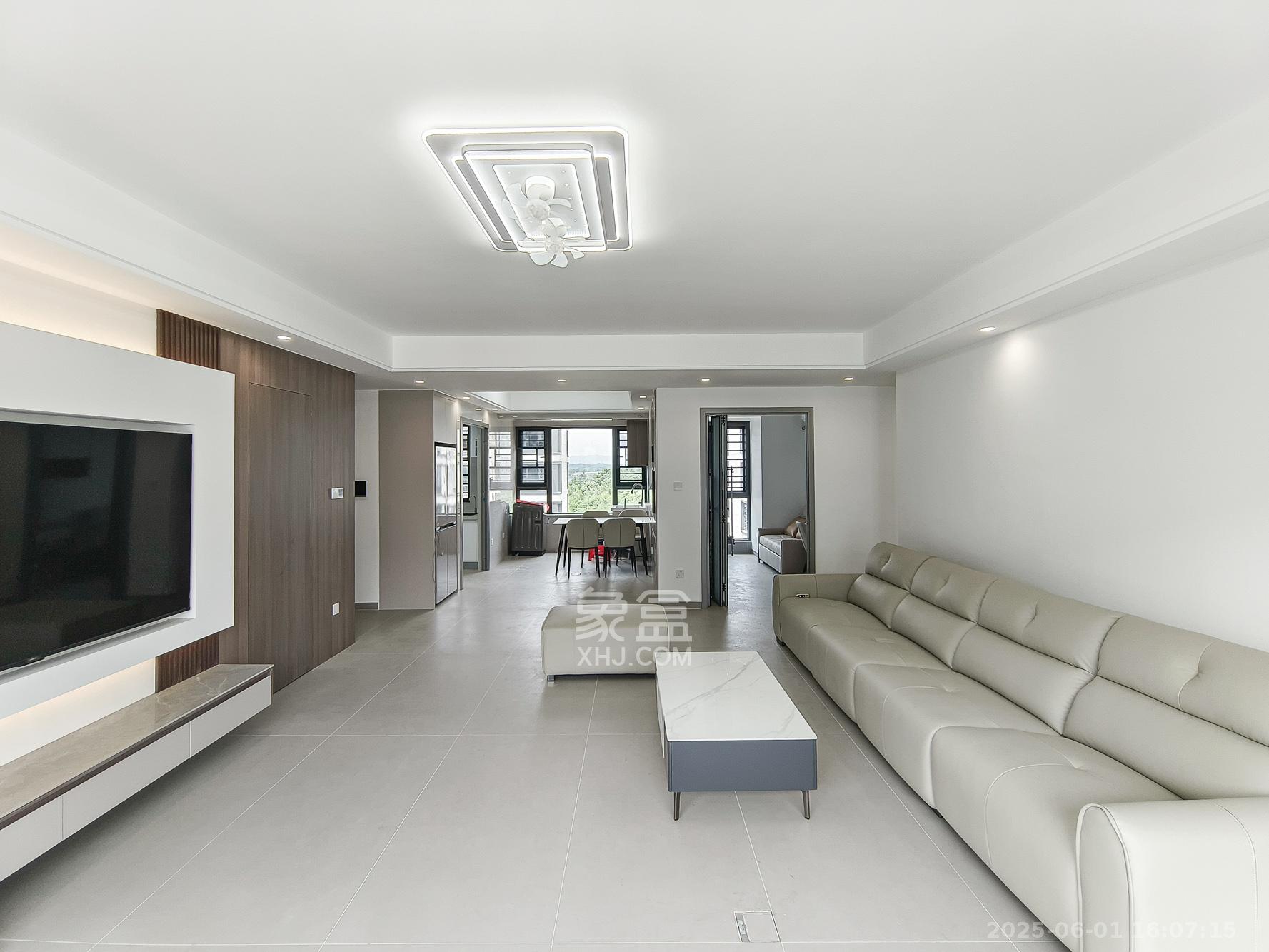 爱情天骄府 3室2厅2卫 160.0万 爱情天骄府 3室2厅2卫 160.0万客厅