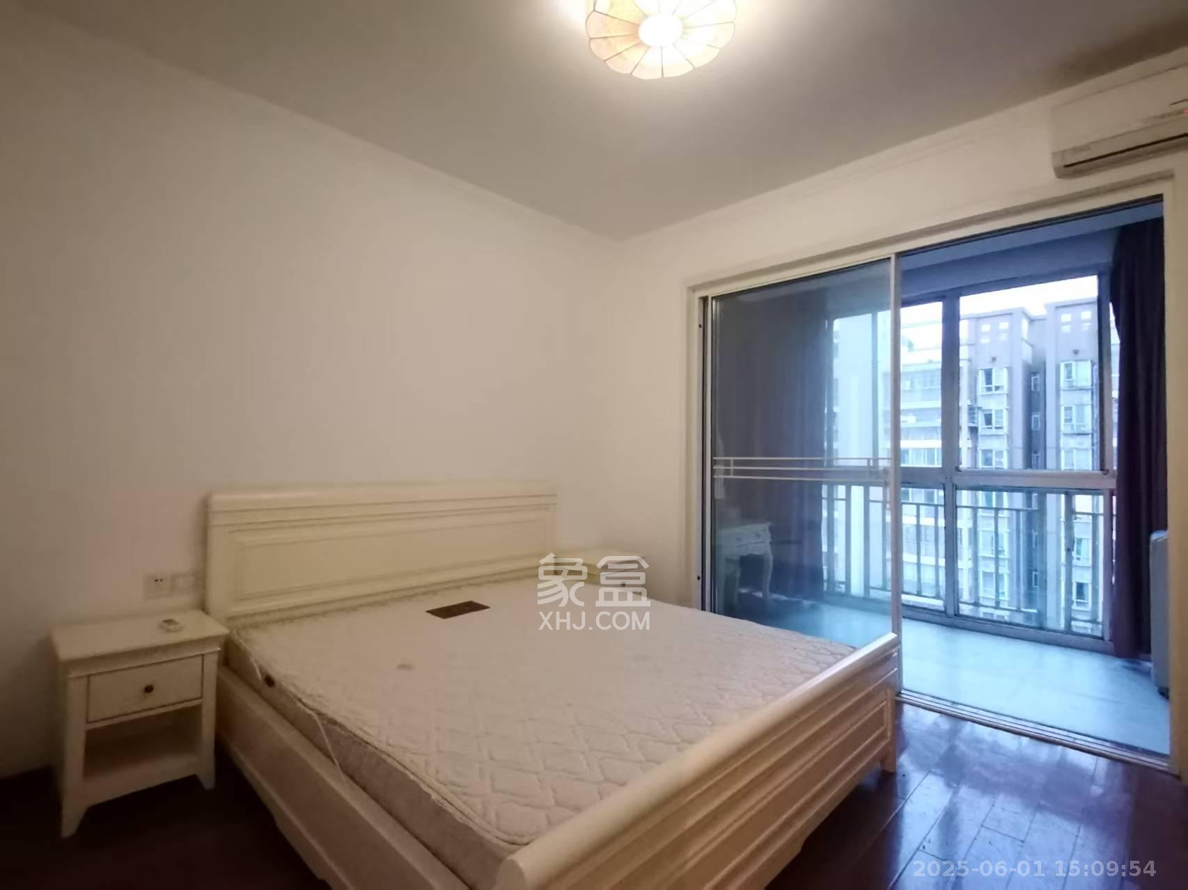 麓山枫情 2室2厅1卫 2300.0元/月 麓山枫情 2室2厅1卫 2300.0元/月室内图