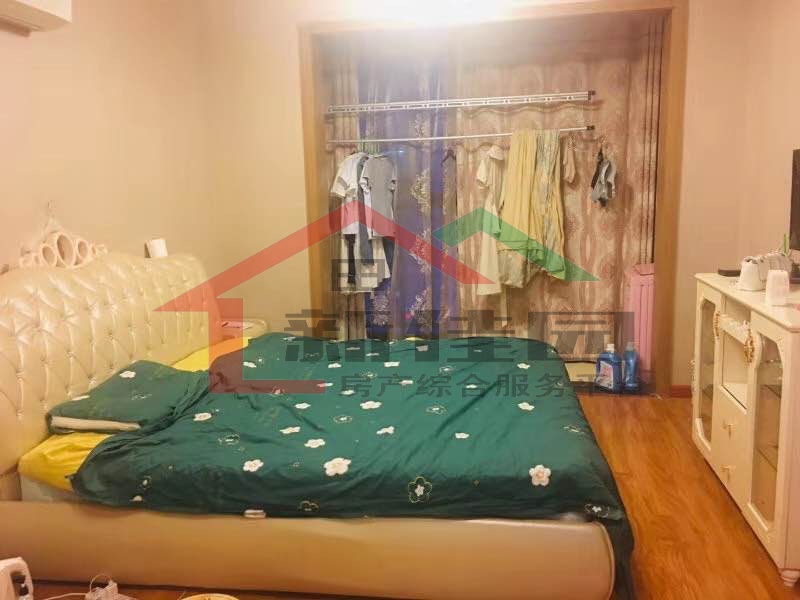 山水印象  1室0厅0卫   35.00万客厅