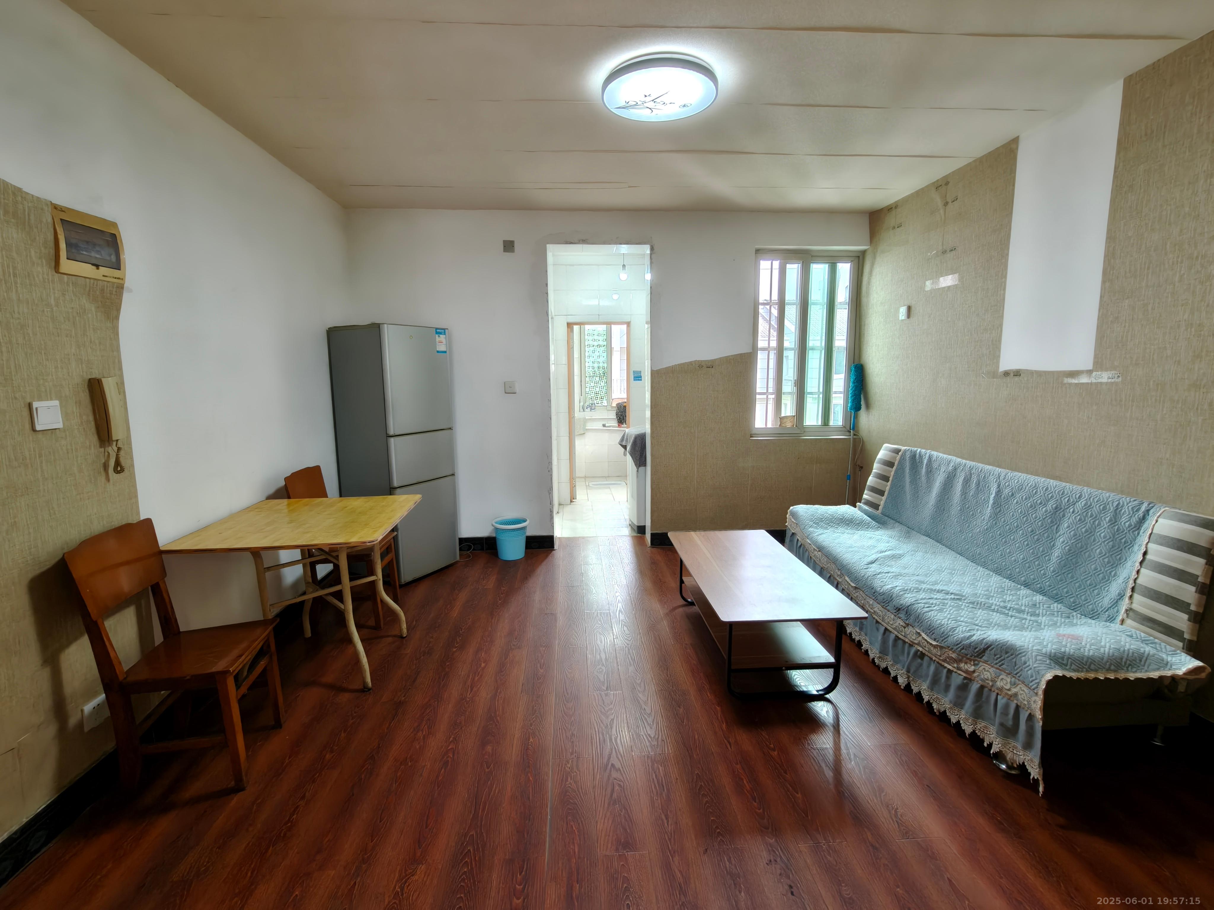 江南公寓 1室1厅1卫 1000.0元/月 江南公寓 1室1厅1卫 1000.0元/月室内图