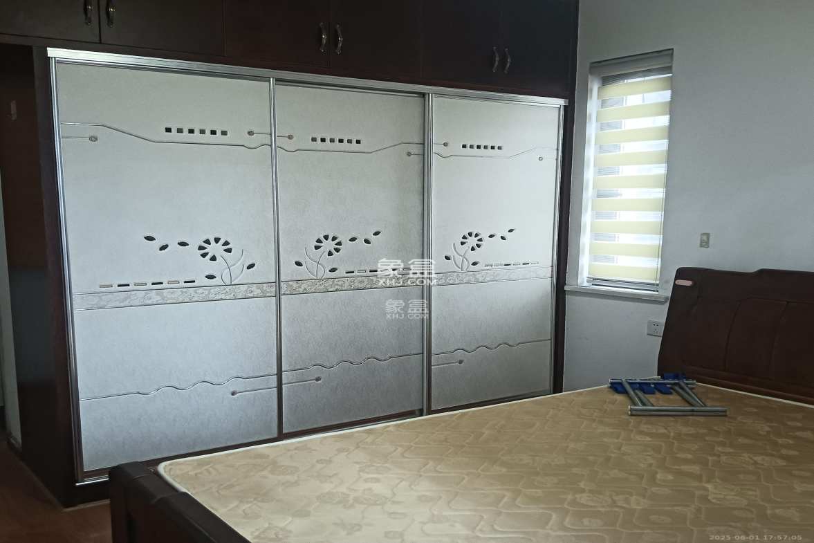 湘诚德峰小区A区  0室0厅0卫    3000.0元/月 湘诚德峰小区A区  0室0厅0卫    3000.0元/月室内图