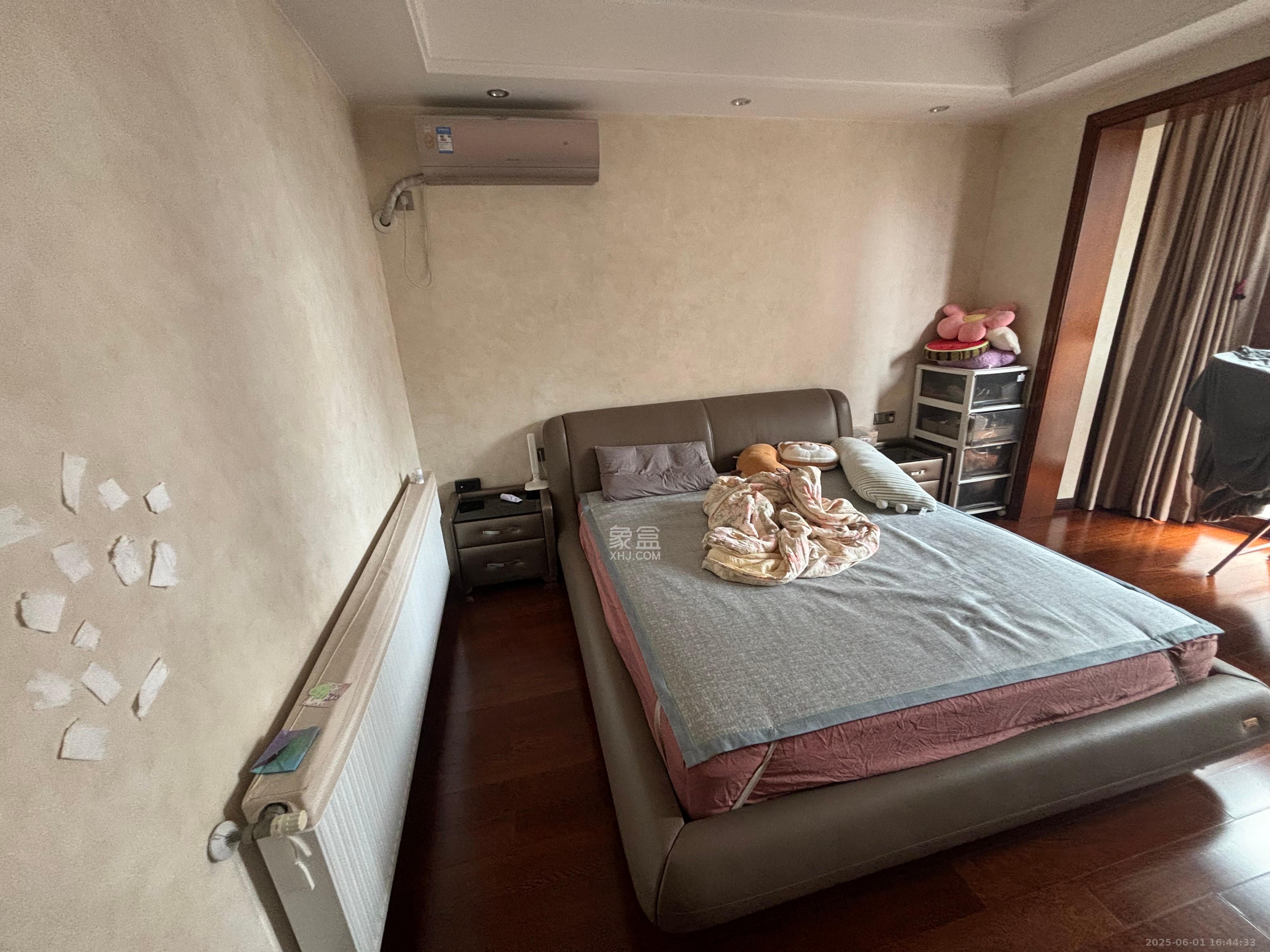 东方名苑臻锦园 3室2厅2卫 105.0万 东方名苑臻锦园 3室2厅2卫 105.0万客厅