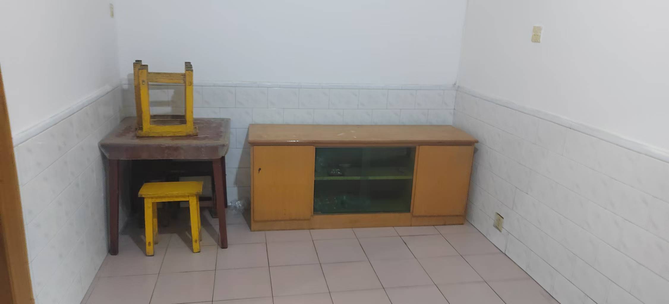 娄底第三完全小学家属楼  4室2厅1卫   80.00万