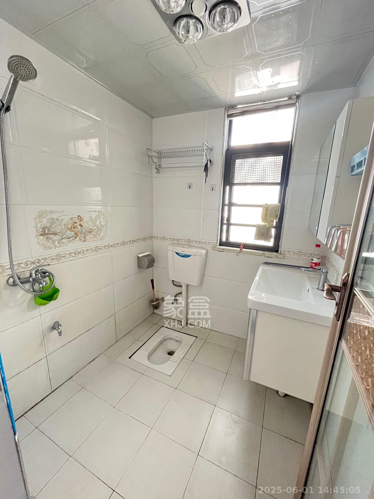 蓝山郡 3室2厅2卫 2000.0元/月 蓝山郡 3室2厅2卫 2000.0元/月室内图