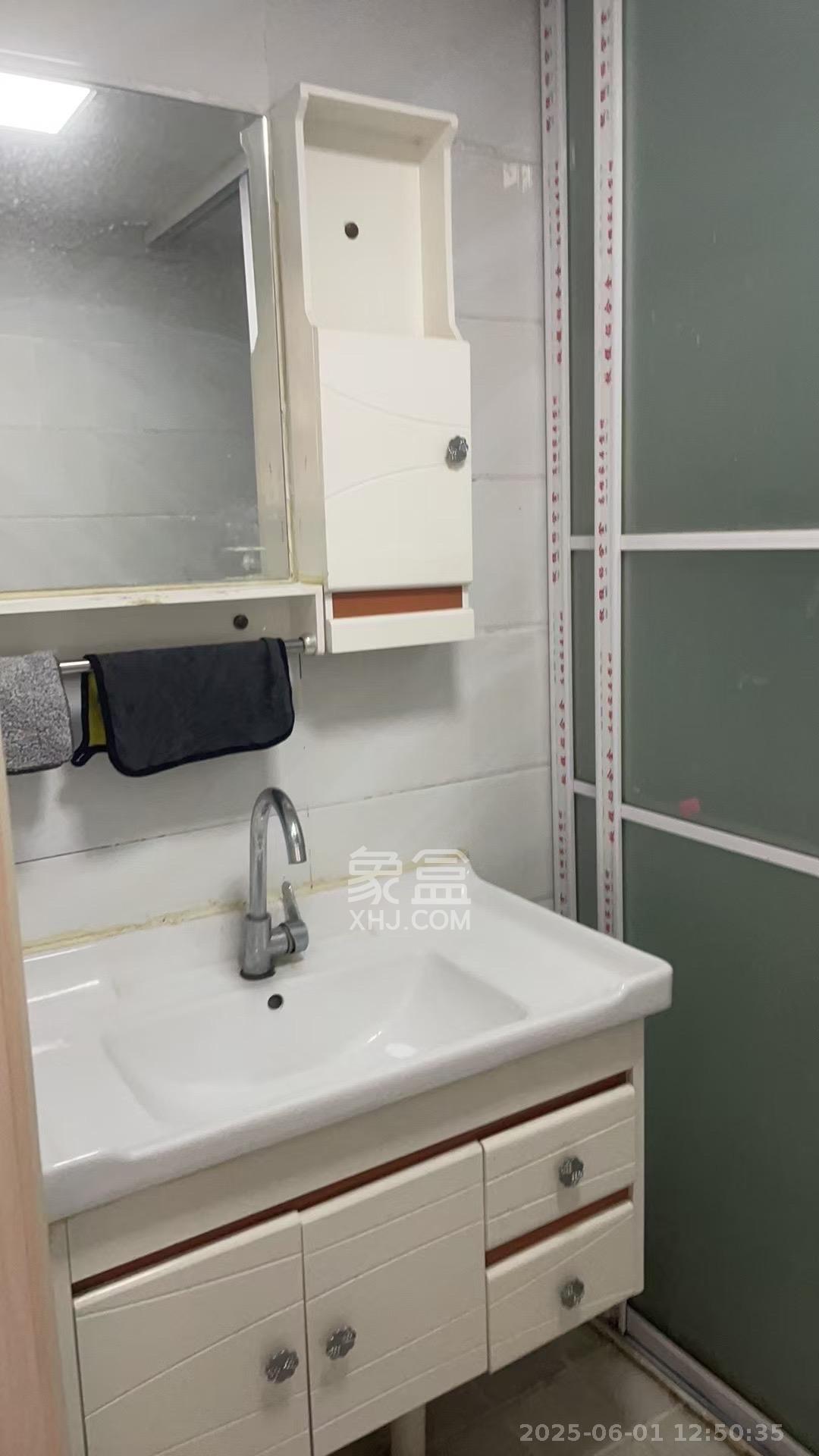 山语城三期 3室2厅1卫 1800.0元/月 山语城三期 3室2厅1卫 1800.0元/月室内图