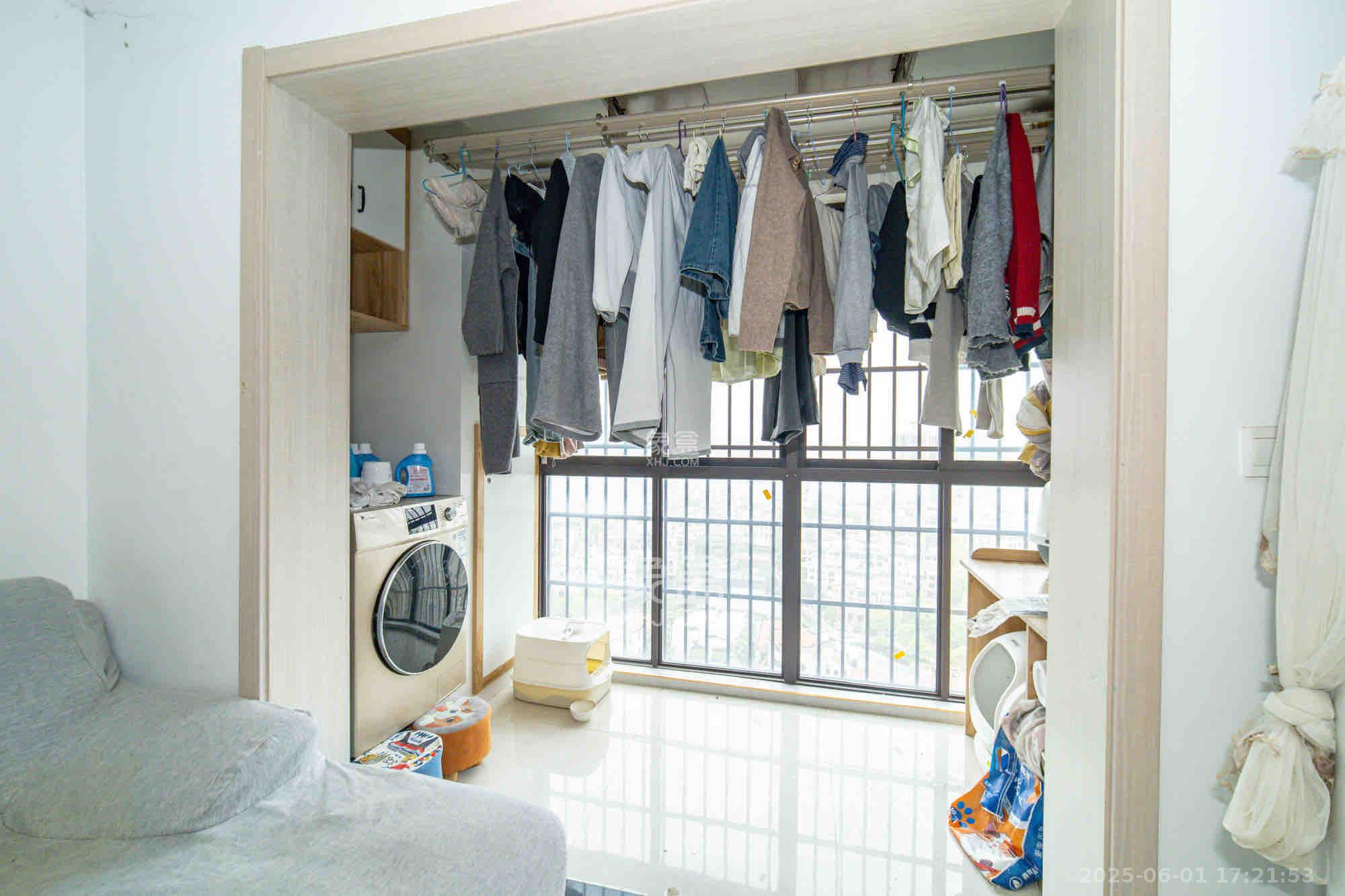 华润置地广场二期 3室2厅1卫 2300.0元/月 华润置地广场二期 3室2厅1卫 2300.0元/月室内图