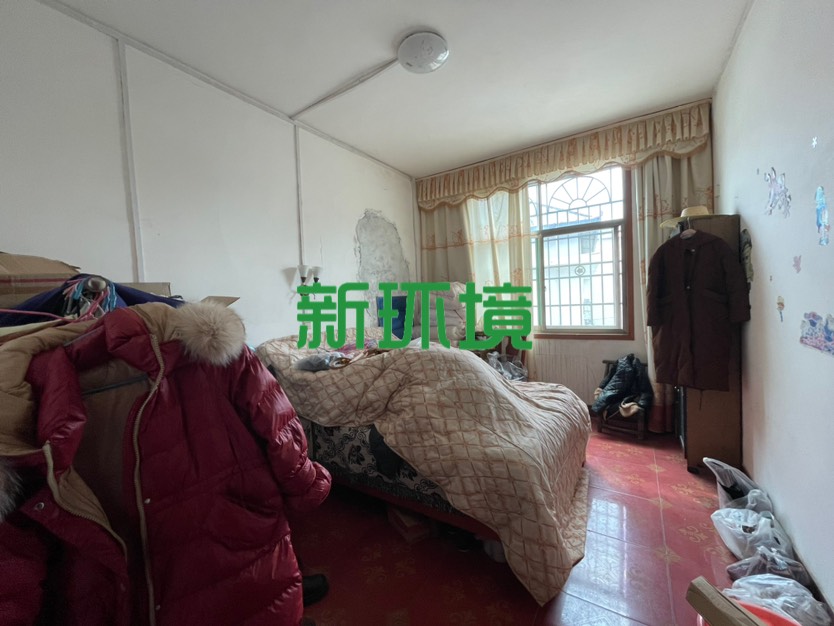 西溪坪散盘  8室3厅3卫   120.00万客厅