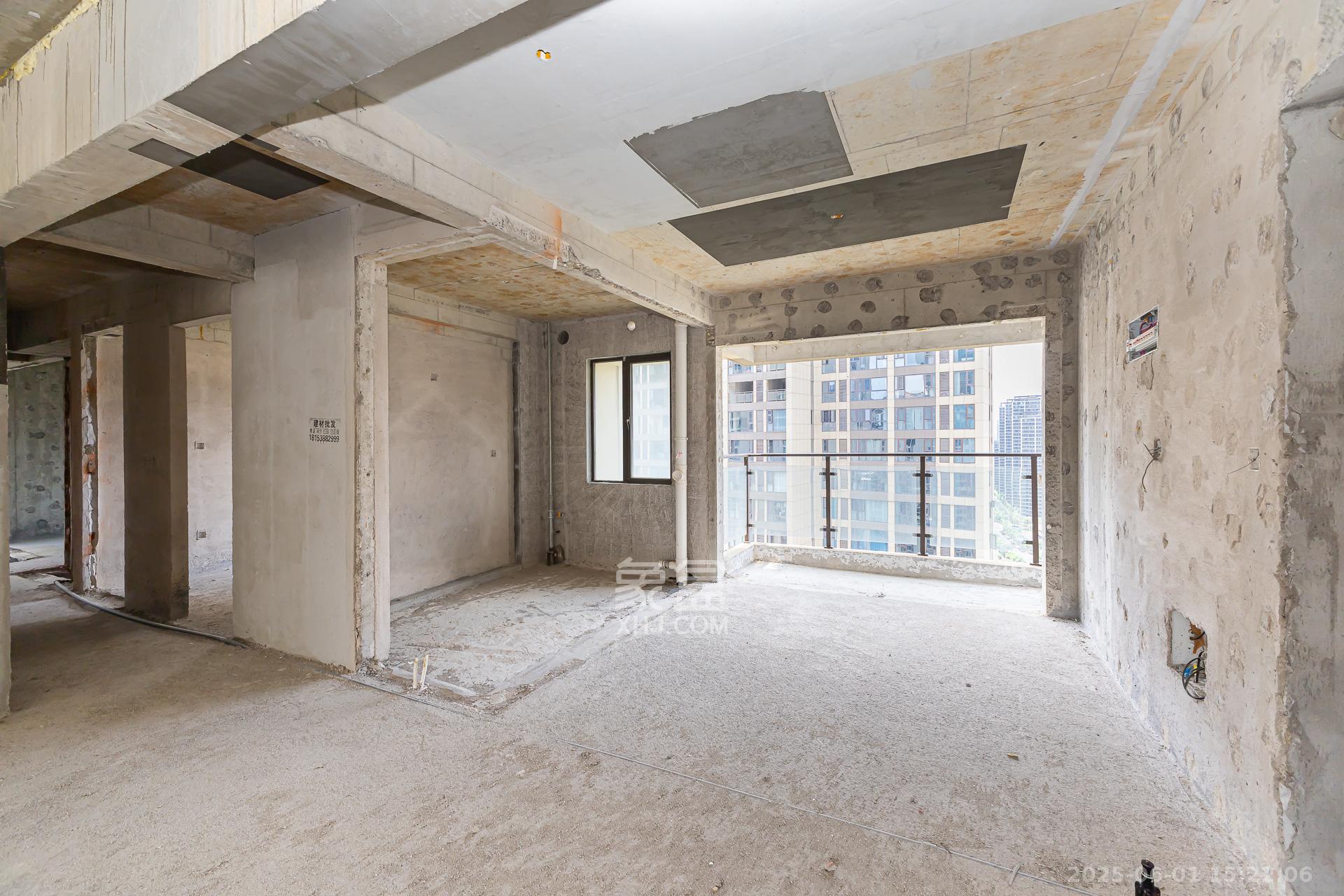 润和湘江天地C区 5室2厅3卫 180.0万 润和湘江天地C区 5室2厅3卫 180.0万客厅