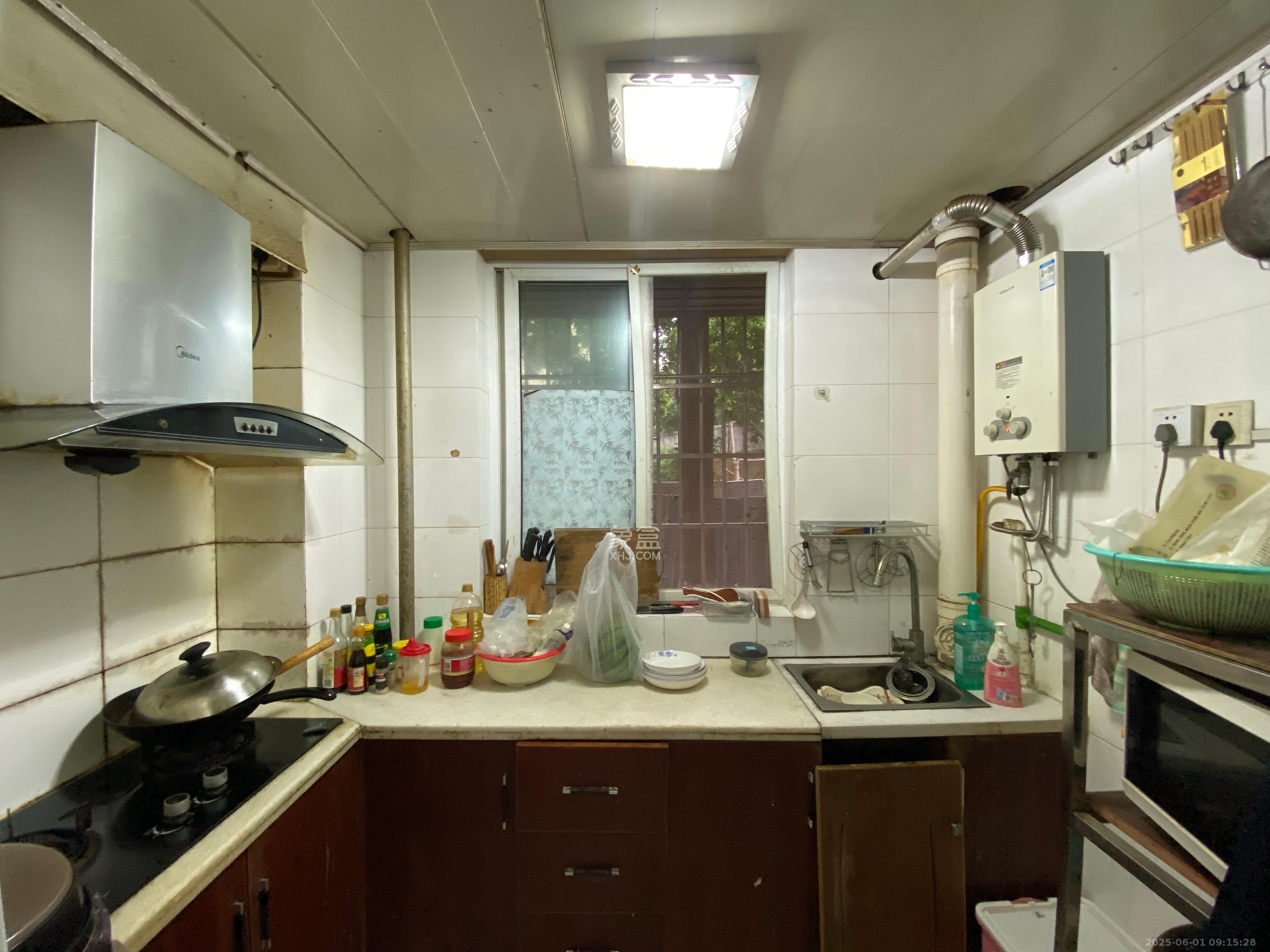 咸嘉新村悦峰园 2室2厅1卫 1900.0元/月 咸嘉新村悦峰园 2室2厅1卫 1900.0元/月室内图