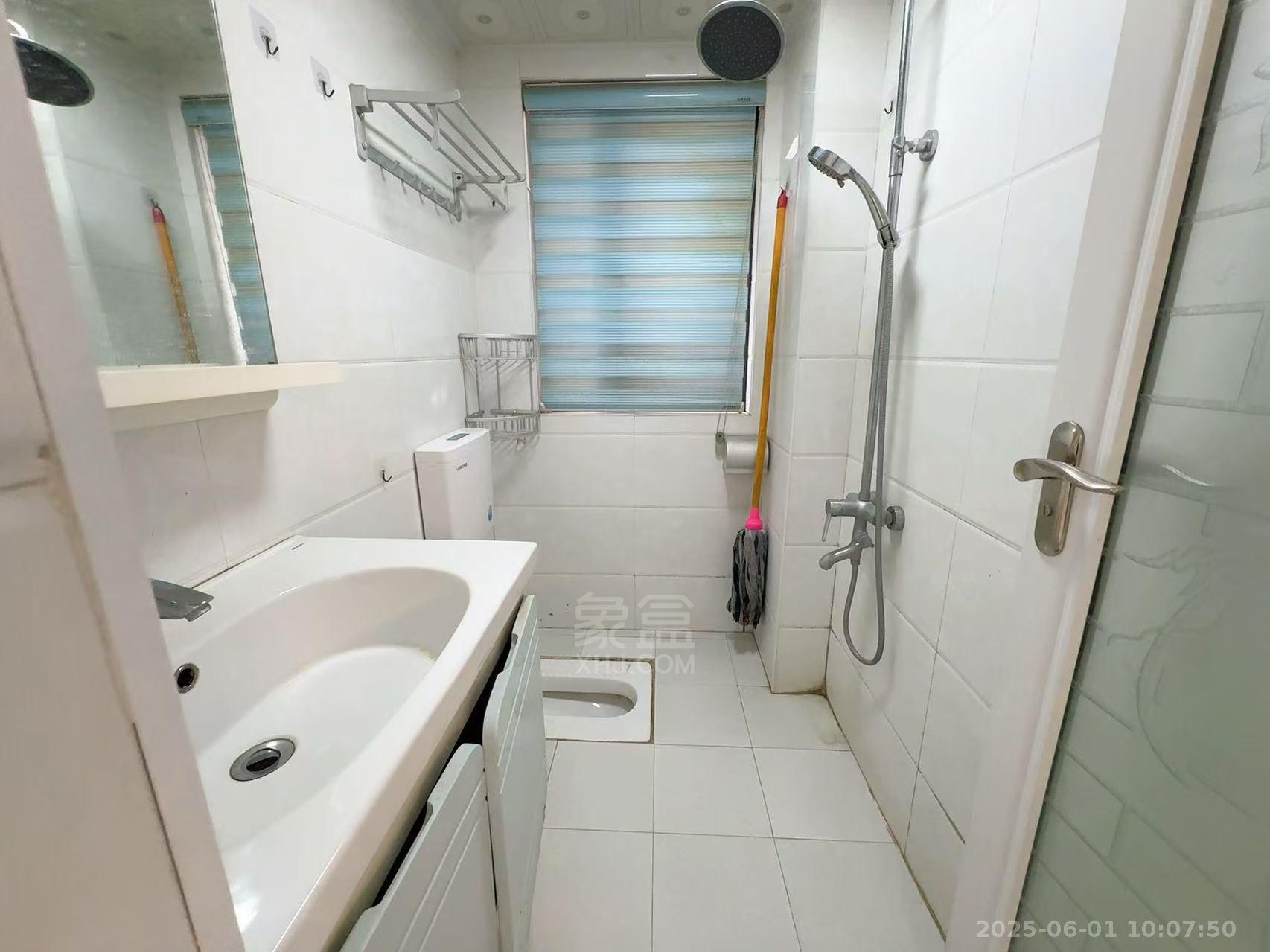 庐山春天早安华晨  1室0厅0卫    1700.0元/月 庐山春天早安华晨  1室0厅0卫    1700.0元/月