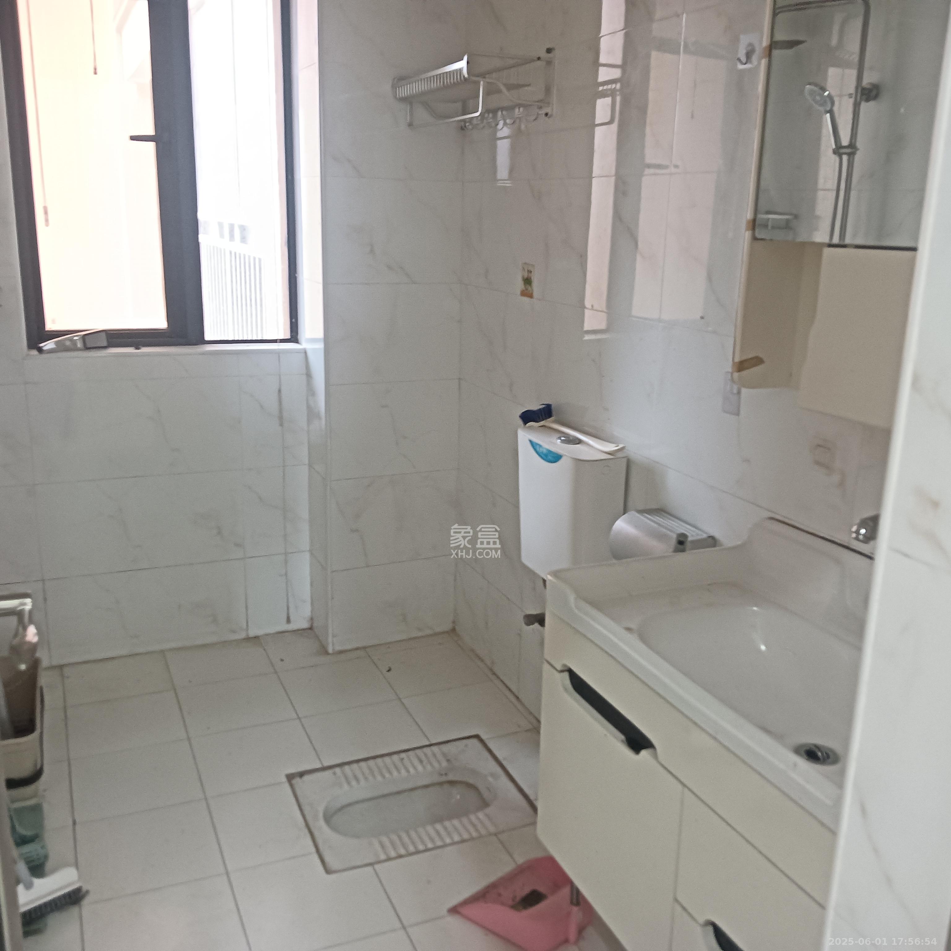 湘诚德峰小区A区  0室0厅0卫    3000.0元/月 湘诚德峰小区A区  0室0厅0卫    3000.0元/月室内图