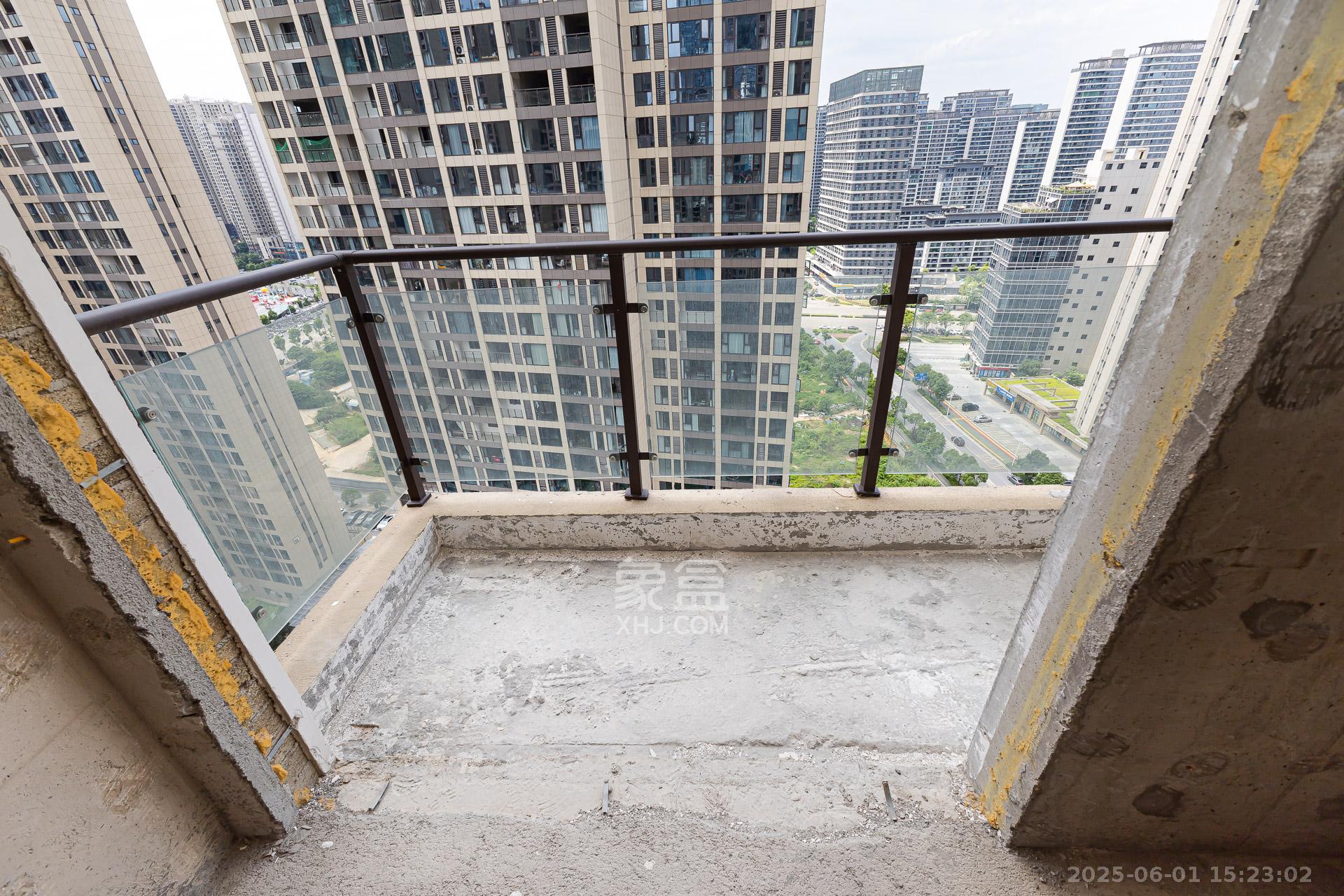 润和湘江天地C区 5室2厅3卫 180.0万 润和湘江天地C区 5室2厅3卫 180.0万阳台