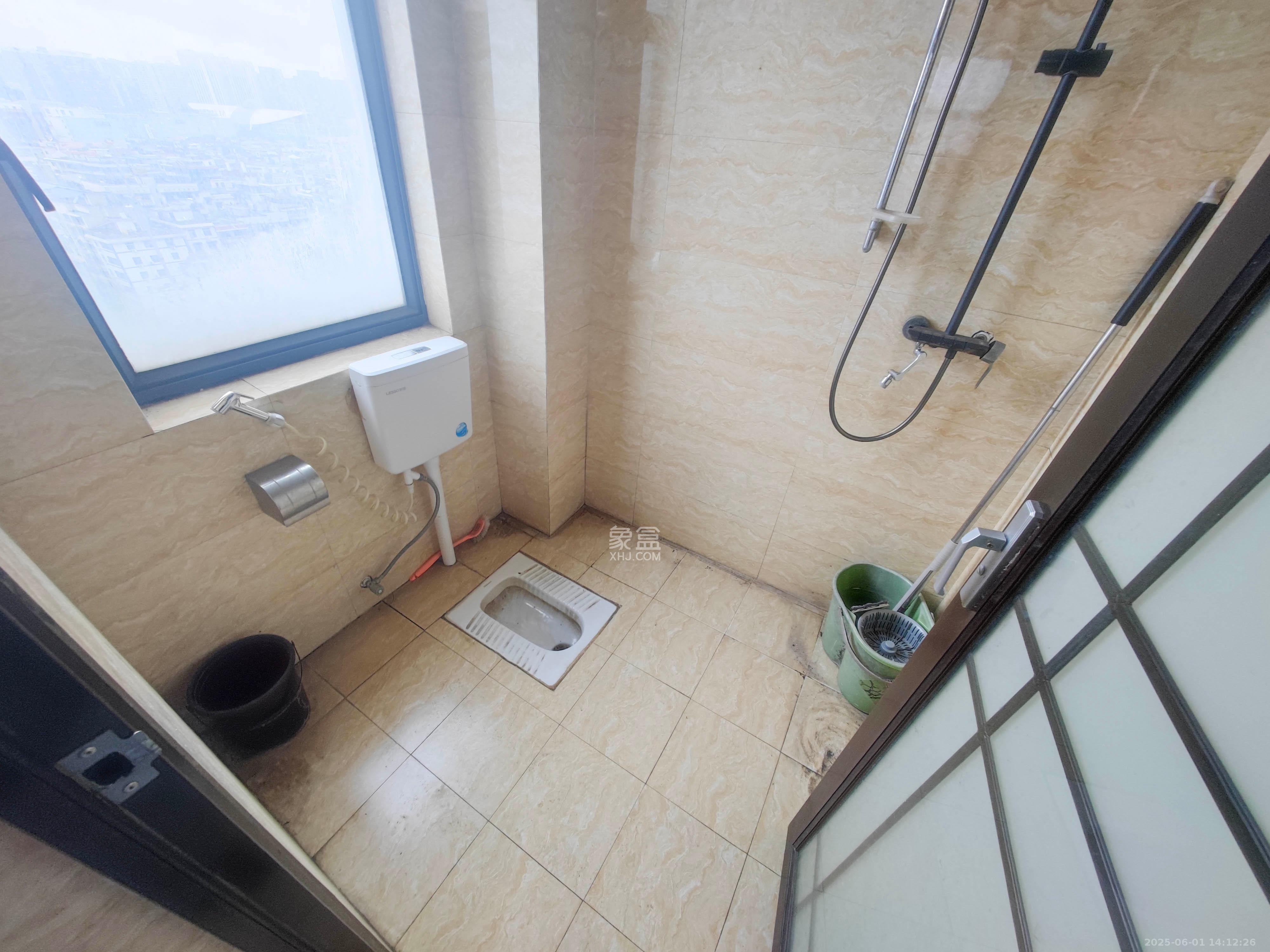 南颐园 2室2厅1卫 48.0万 南颐园 2室2厅1卫 48.0万卫生间