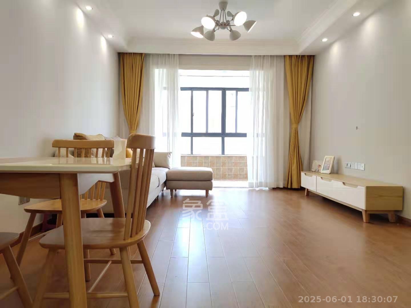 长房时代城  2室2厅1卫   3000.00元/月