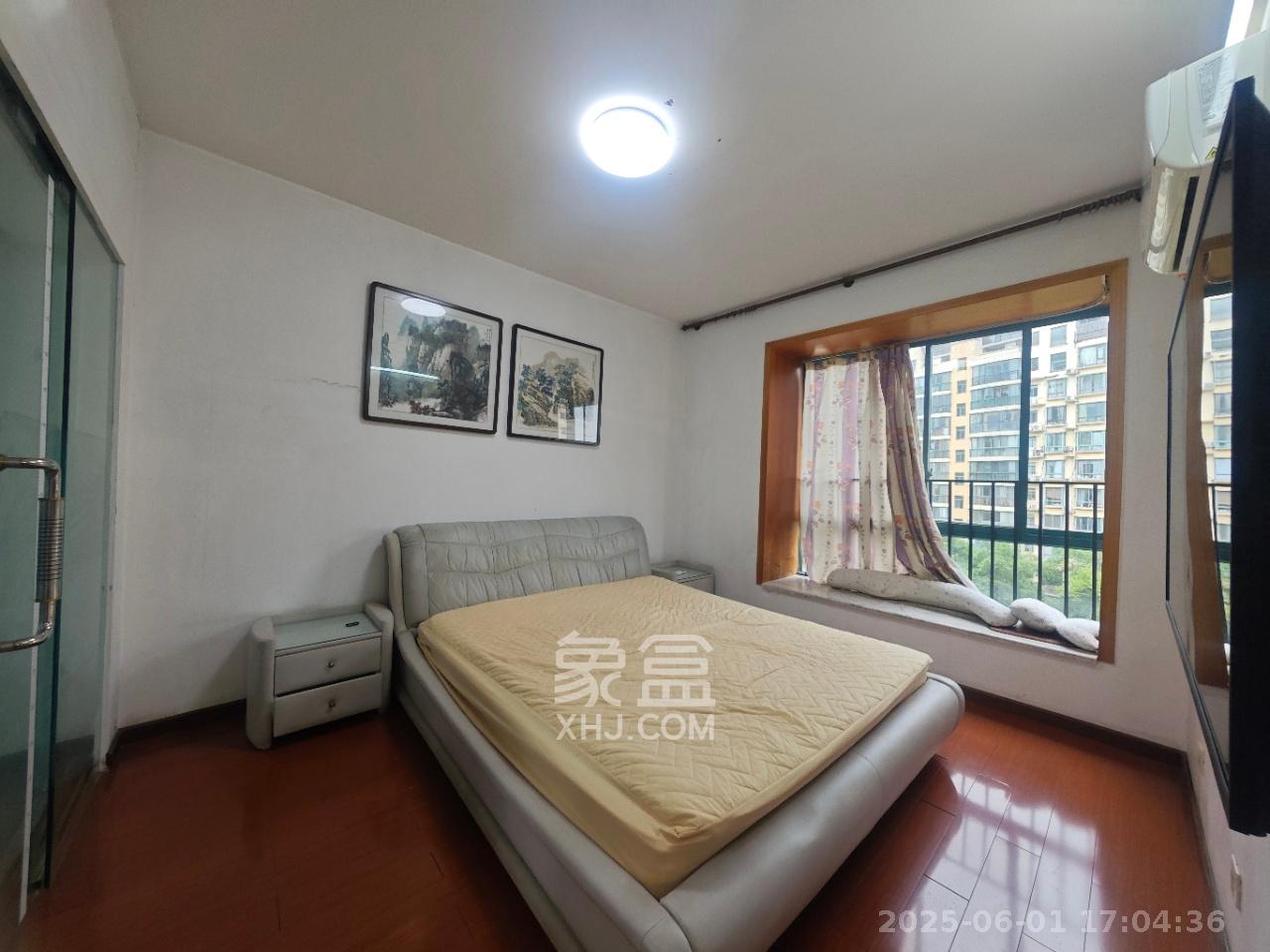 圣爵菲斯  3室2厅2卫   2000.00元/月室内图