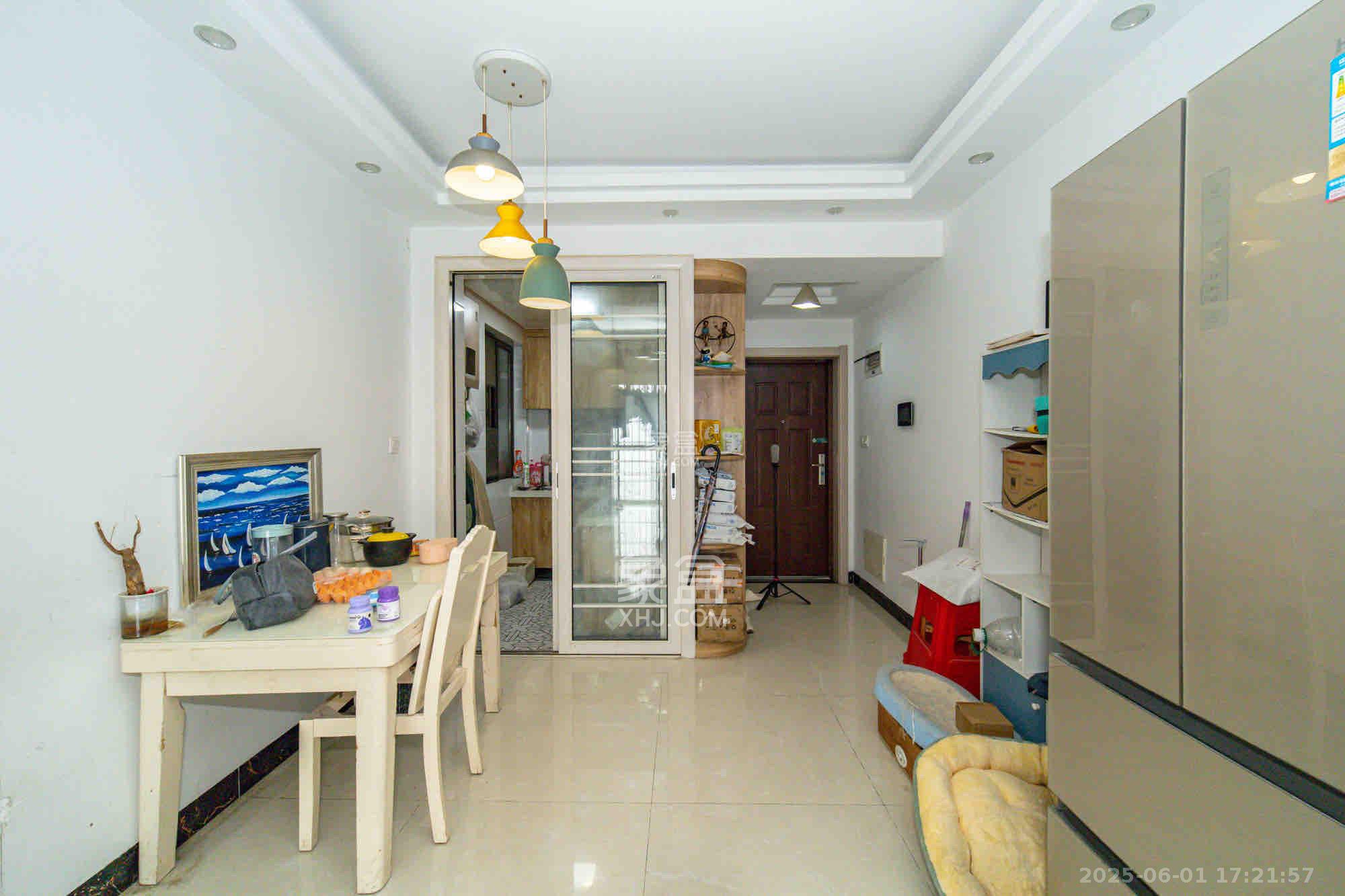 华润置地广场二期 3室2厅1卫 2300.0元/月 华润置地广场二期 3室2厅1卫 2300.0元/月室内图