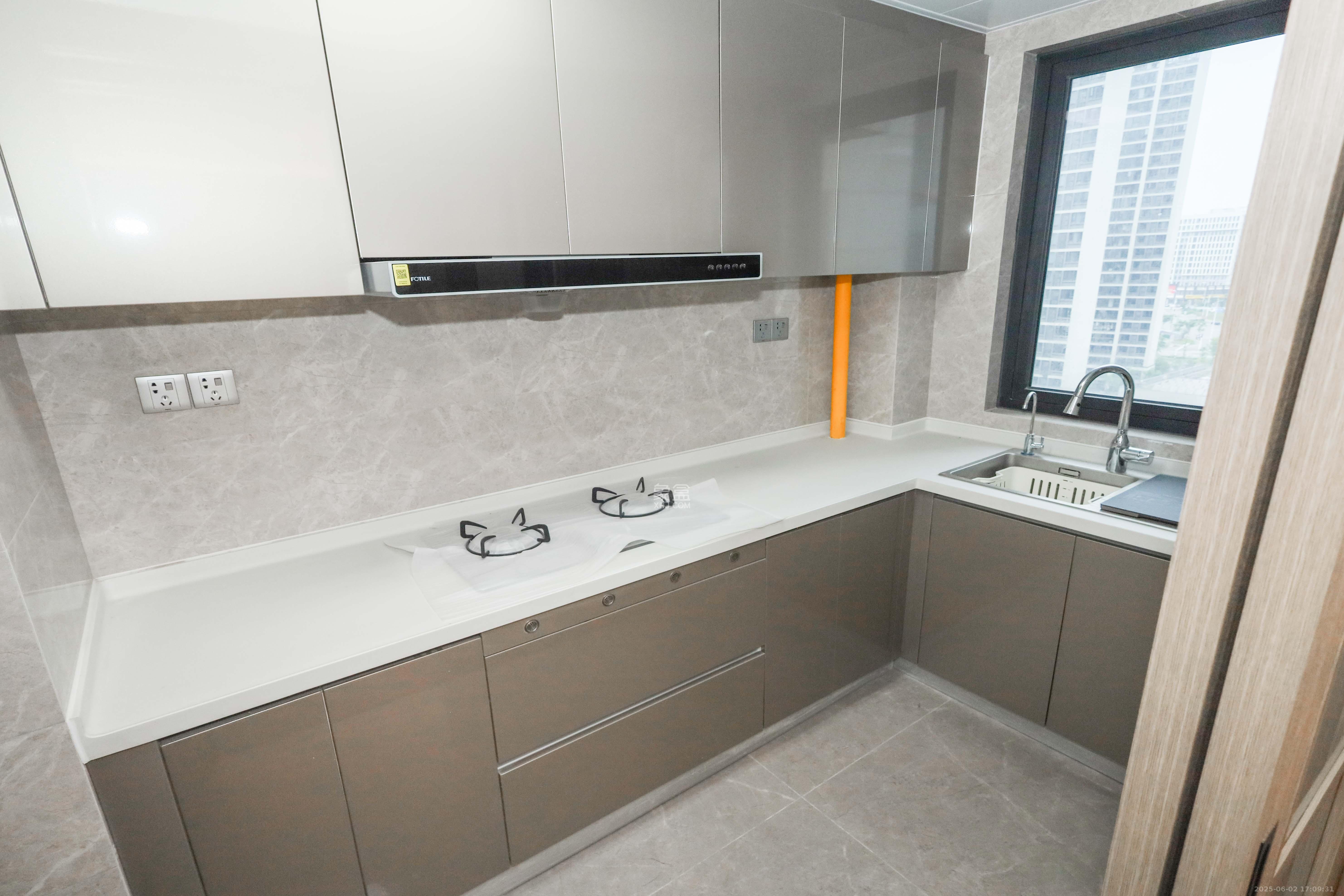 中海麓山境北区  4室2厅2卫    178.0万 中海麓山境北区  4室2厅2卫    178.0万厨房