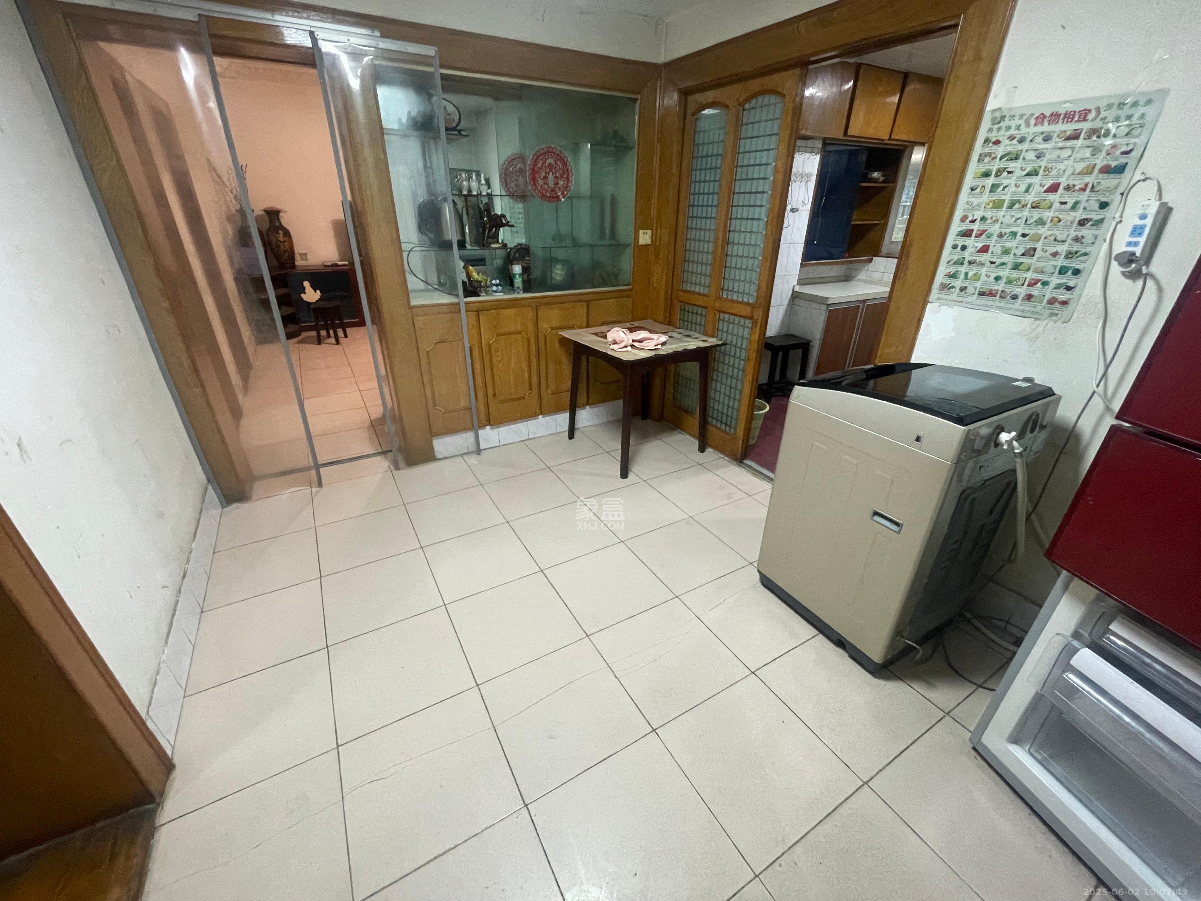 向韶村  3室1厅1卫   2100.00元/月室内图1