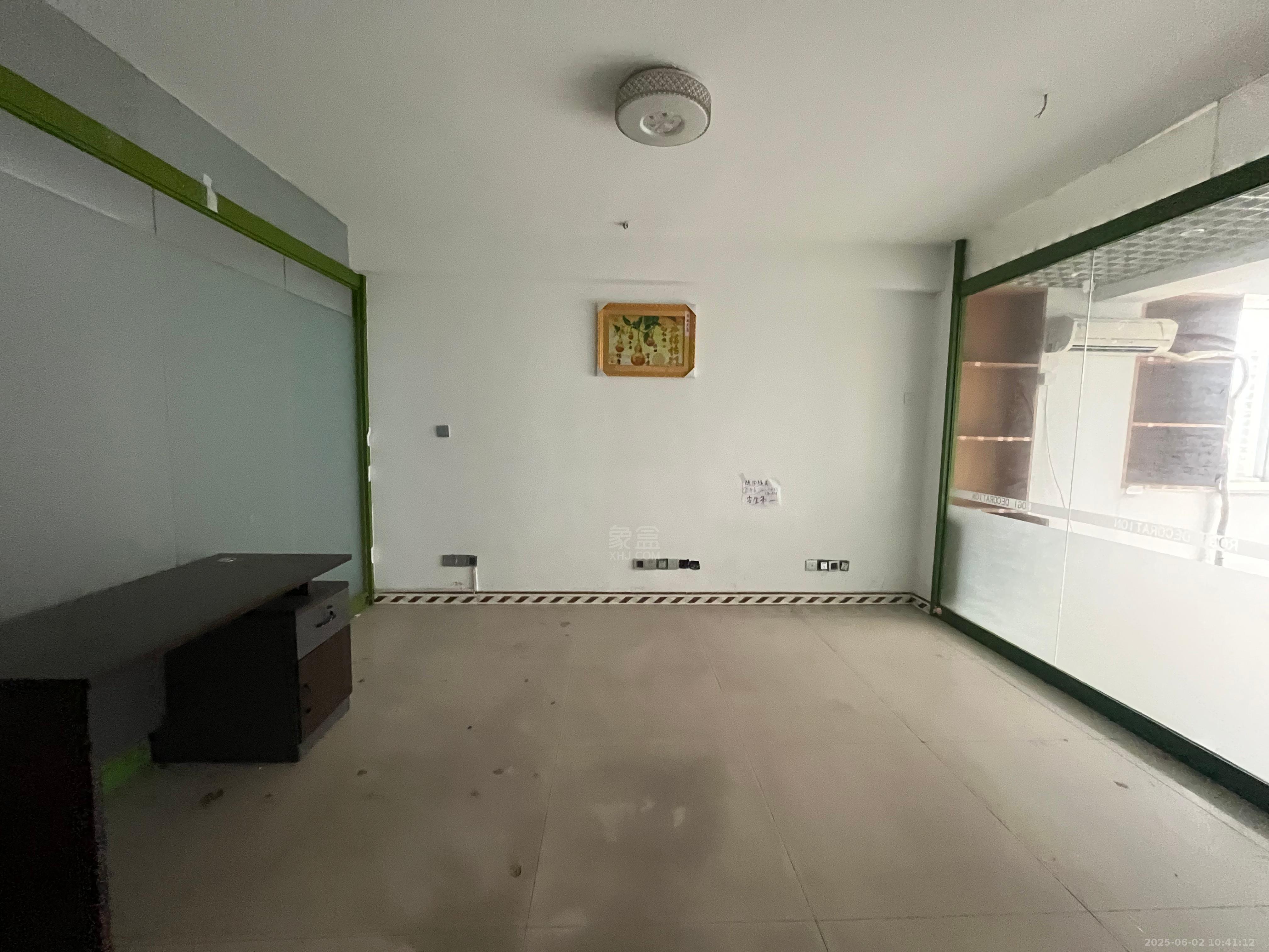 家润多 1室1厅1卫 2300.0元/月 家润多 1室1厅1卫 2300.0元/月室内图