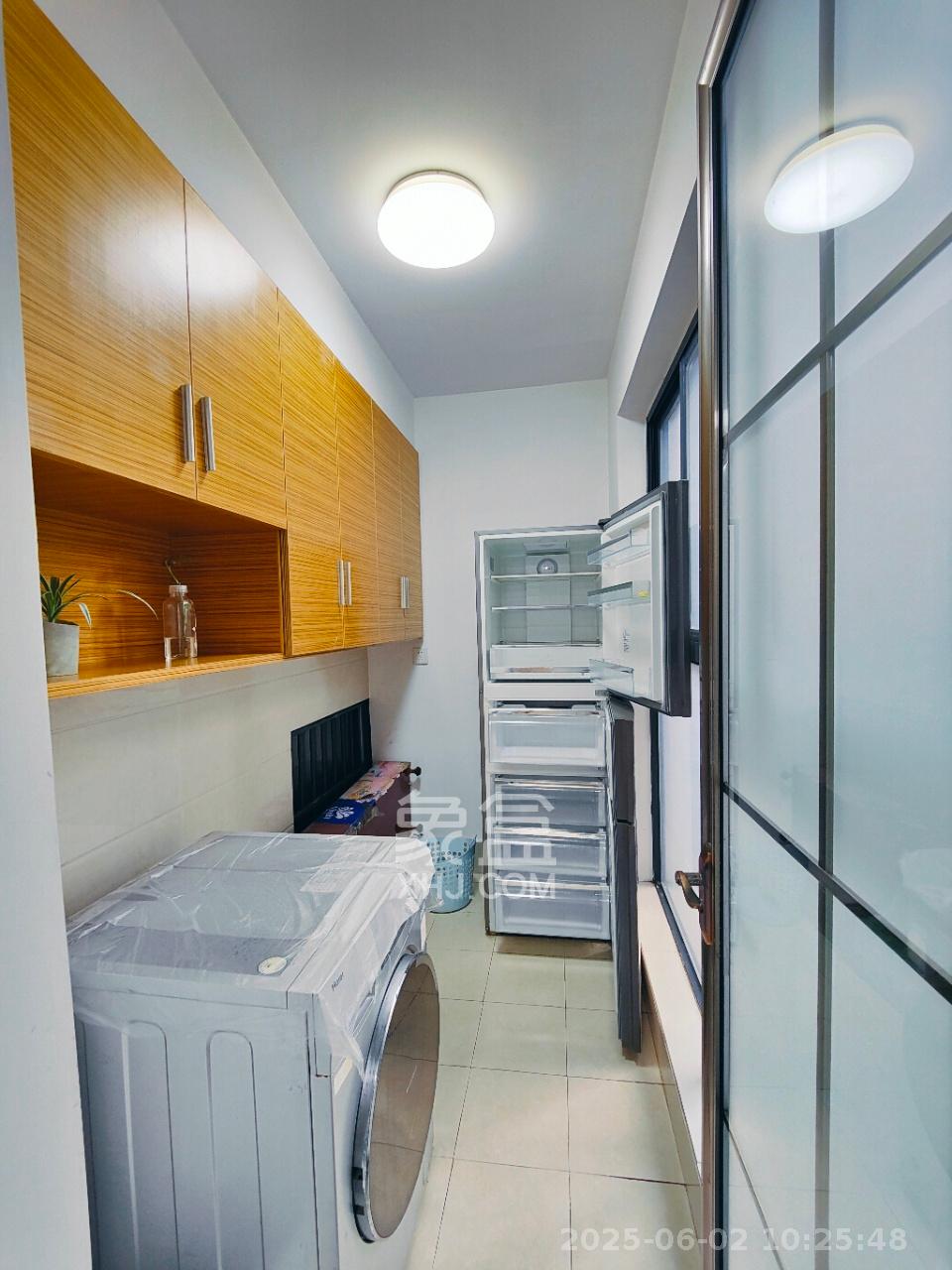 中建芙蓉嘉苑  3室2厅2卫   2600.00元/月室内图