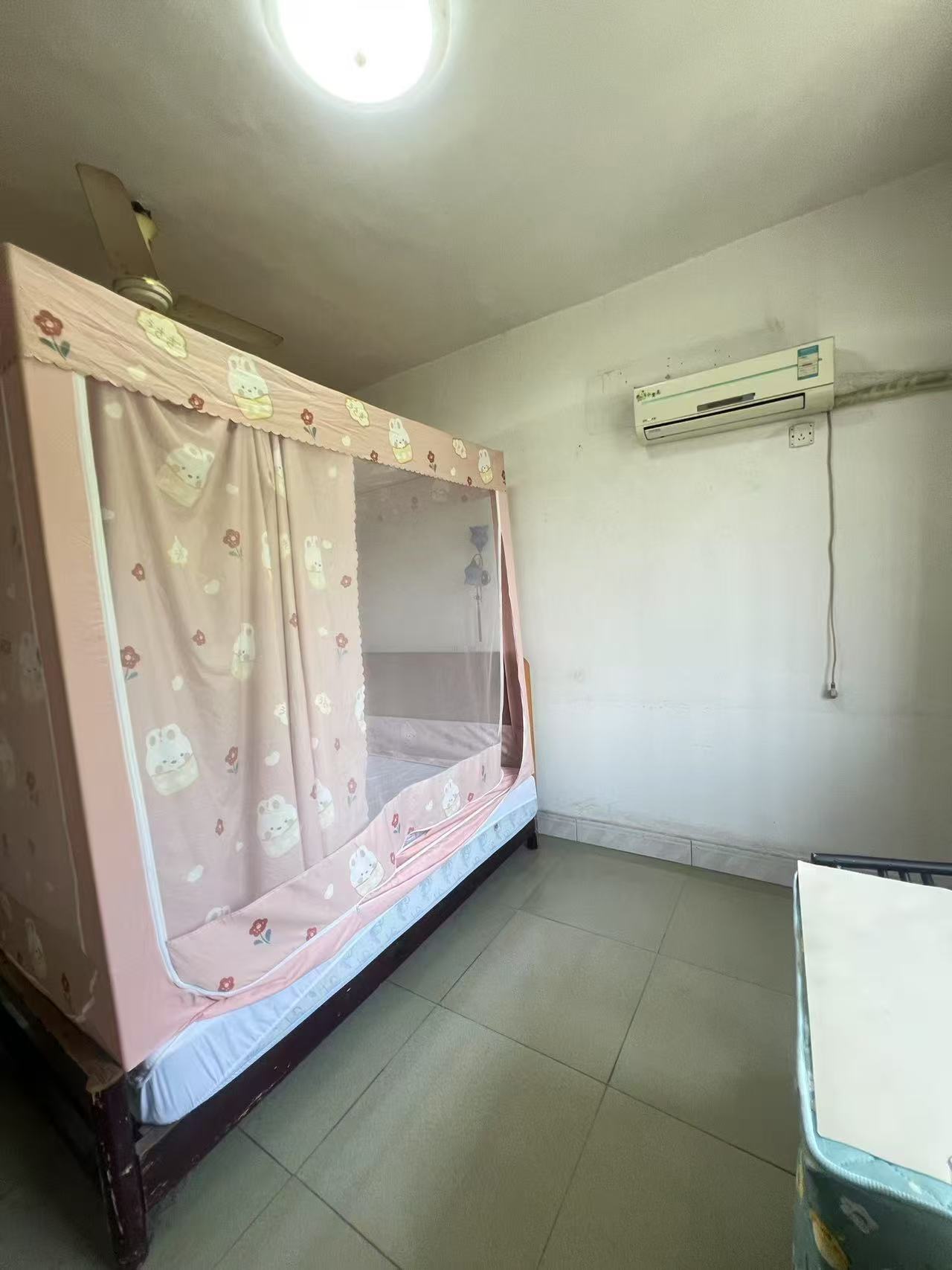 竹山社区(第五人民医院家属楼) 2室1厅1卫 19.8万 竹山社区(第五人民医院家属楼) 2室1厅1卫 19.8万室内图