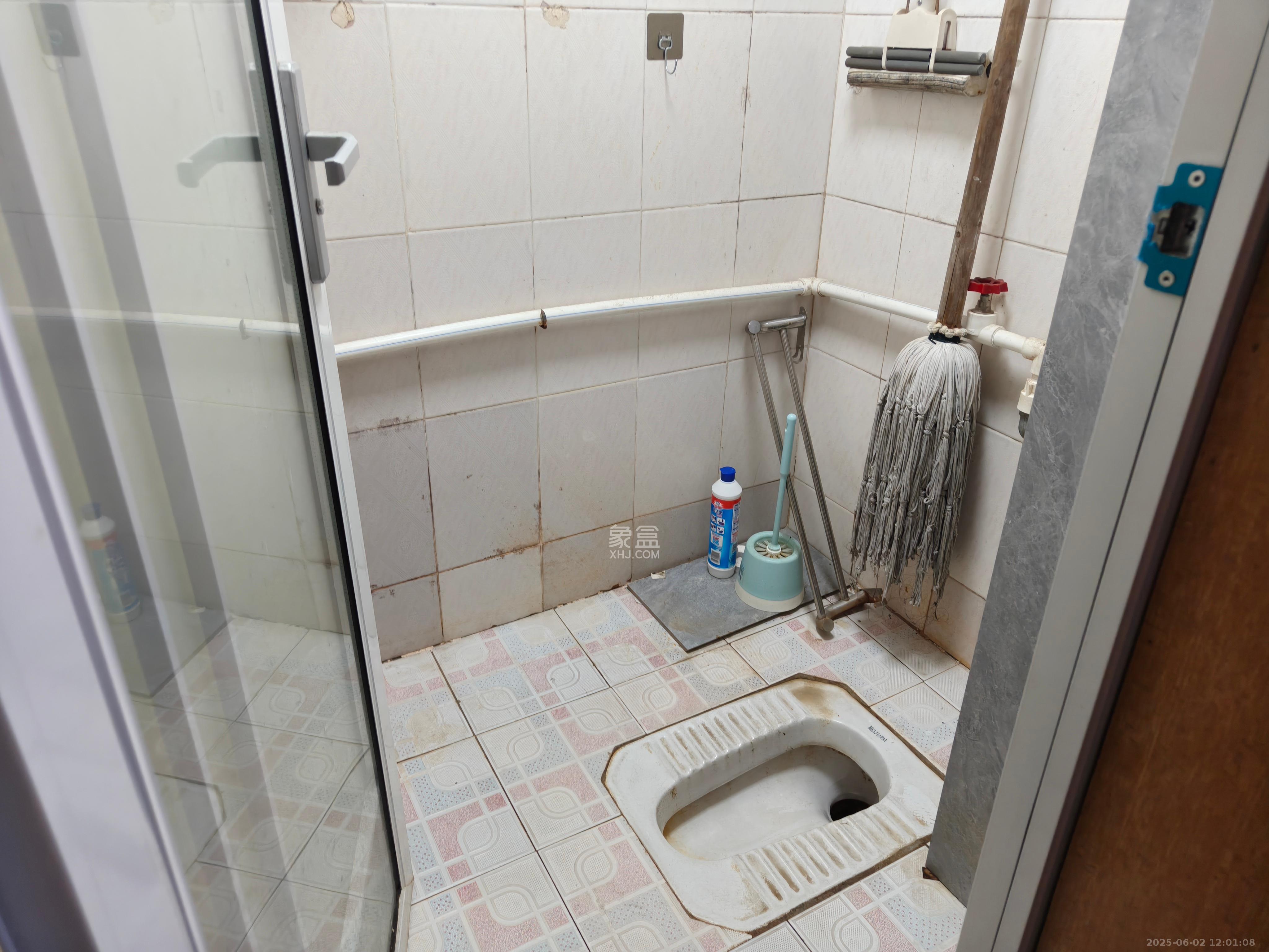 红旗社区  2室1厅1卫    1700.0元/月室内图