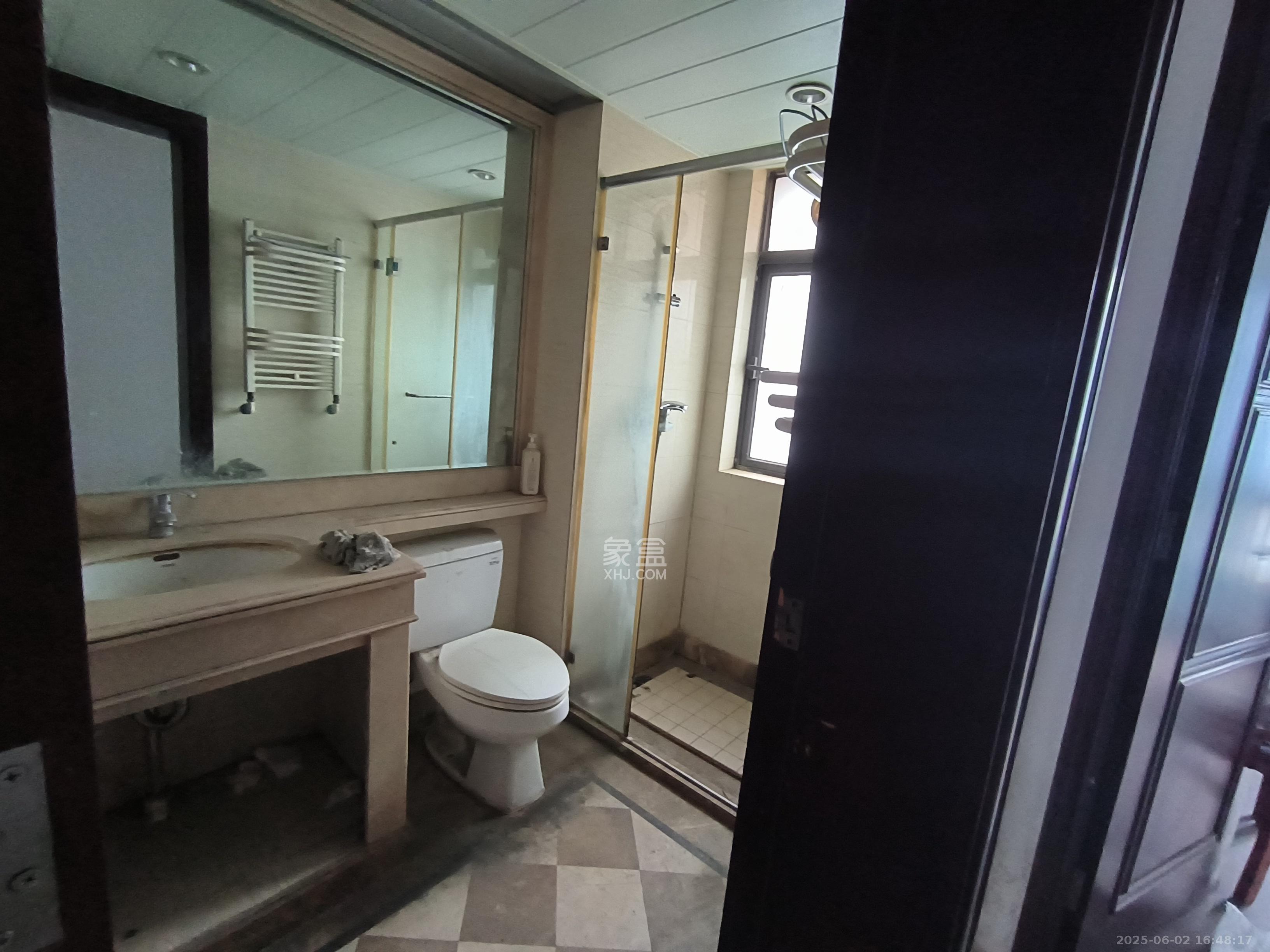 中海国际一期 4室2厅2卫 2000.0元/月 中海国际一期 4室2厅2卫 2000.0元/月室内图