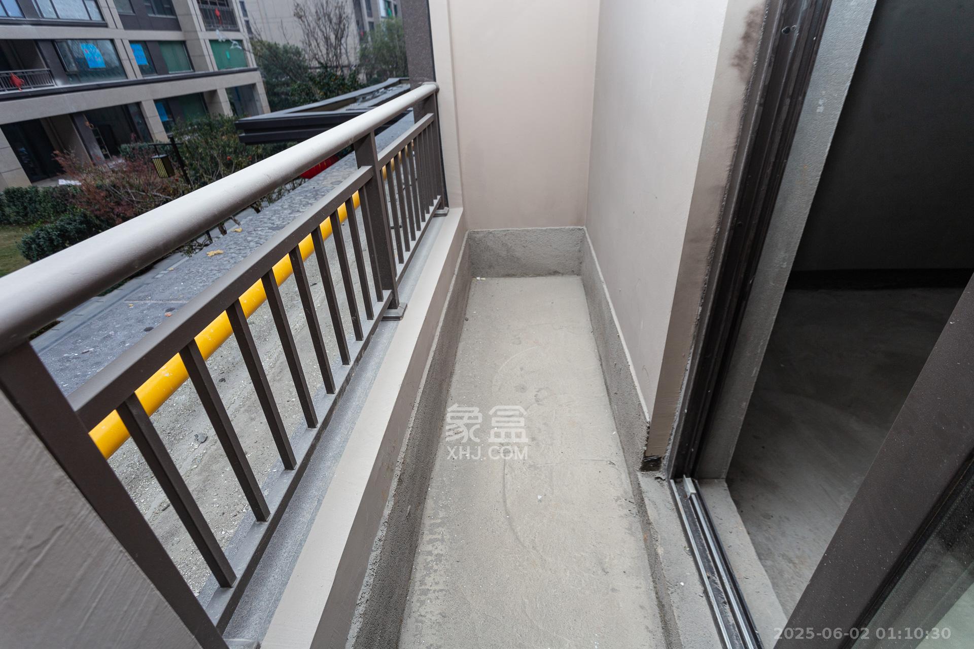 时代建发和著  5室2厅2卫   330.00万阳台