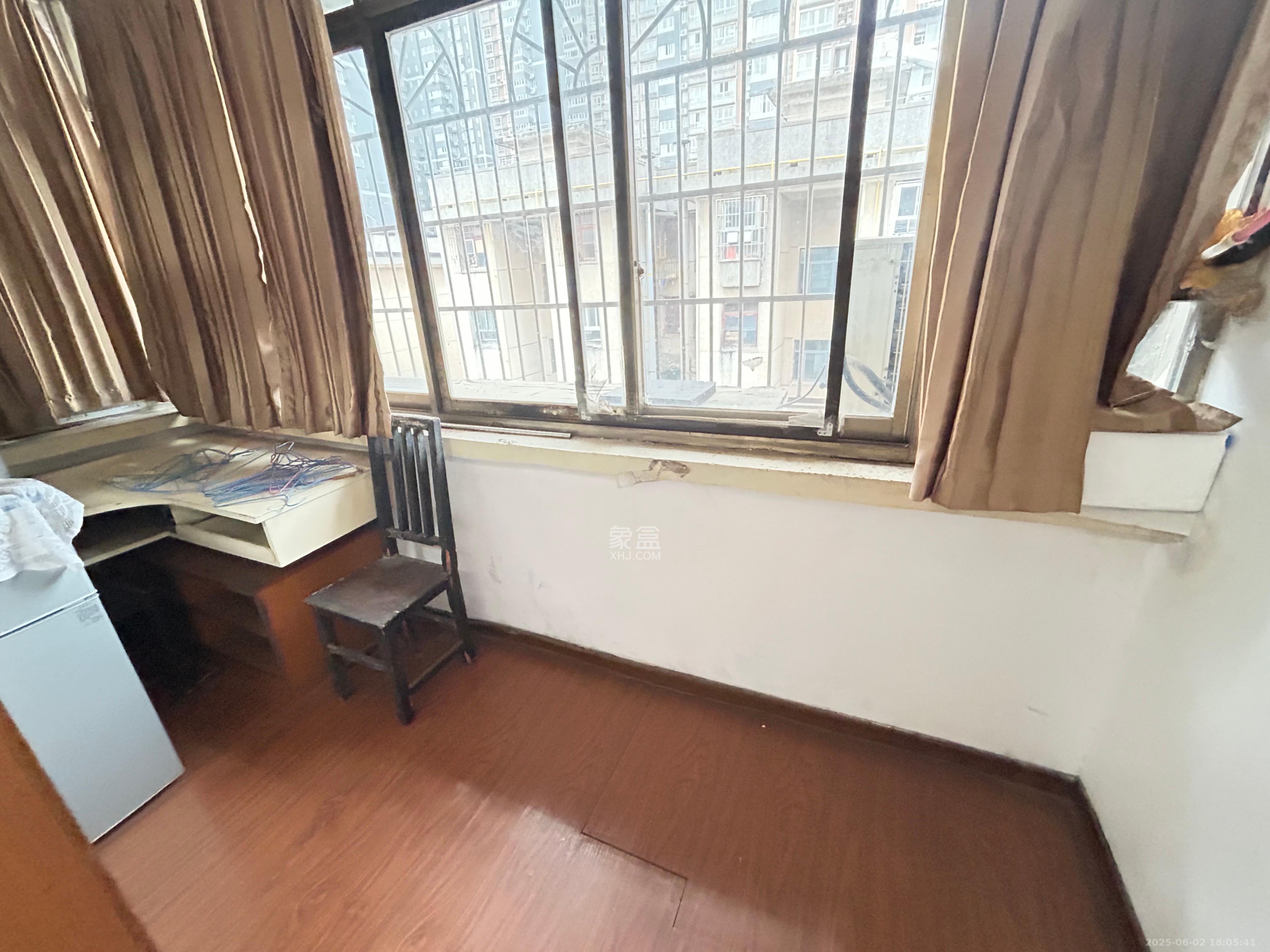 老鸦冲社区  1室1厅1卫   1200.00元/月室内图