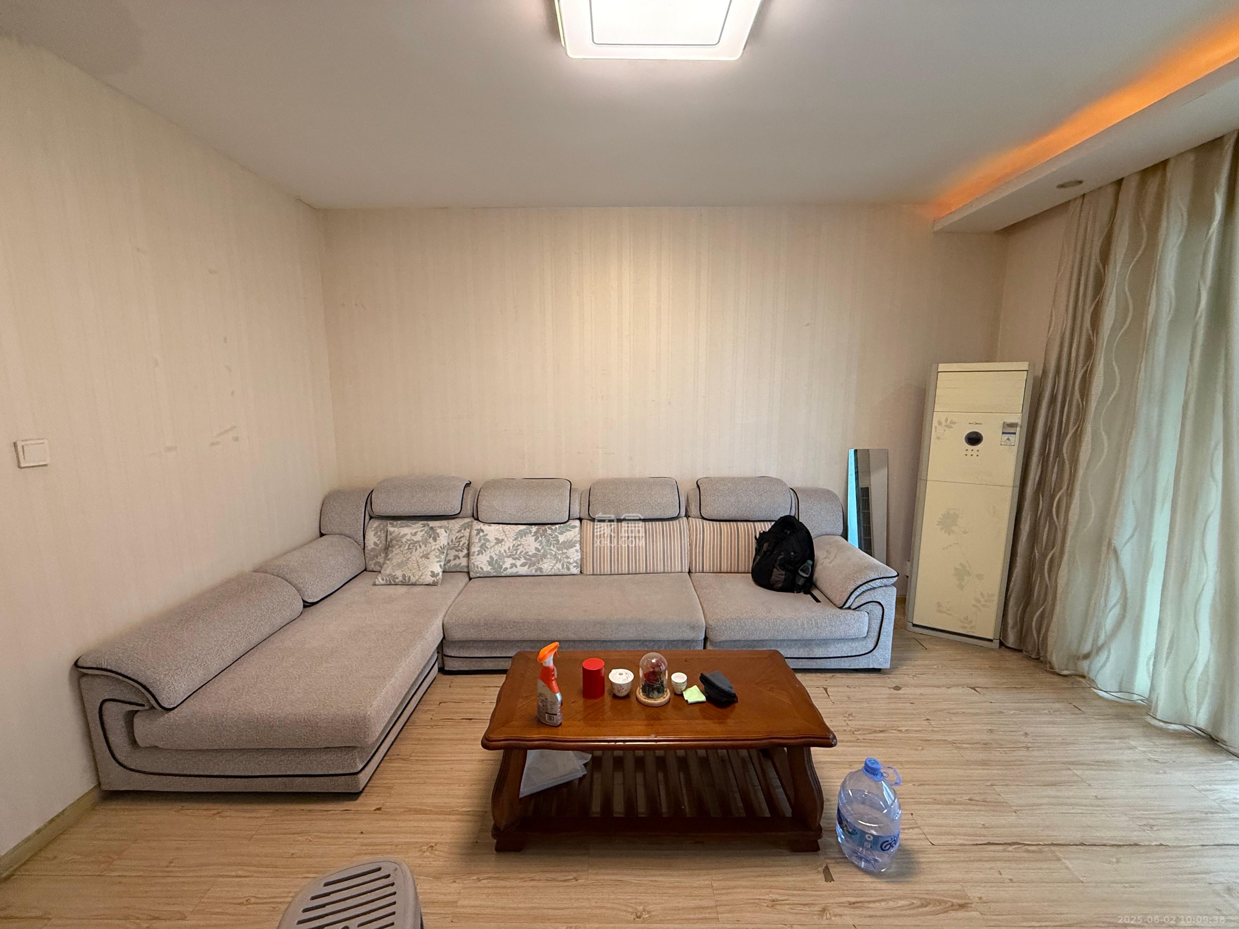 鑫远湘府华城  3室2厅1卫    2400.0元/月室内图