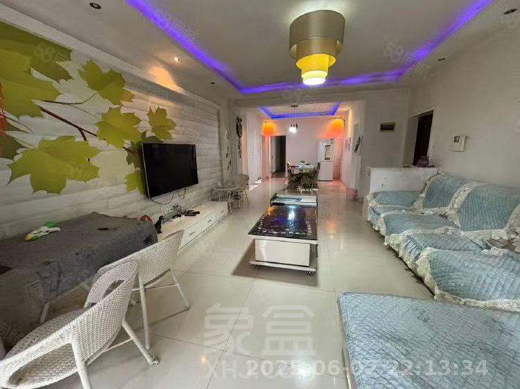 嘉盛华府  3室2厅2卫   1400.00元/月室内图