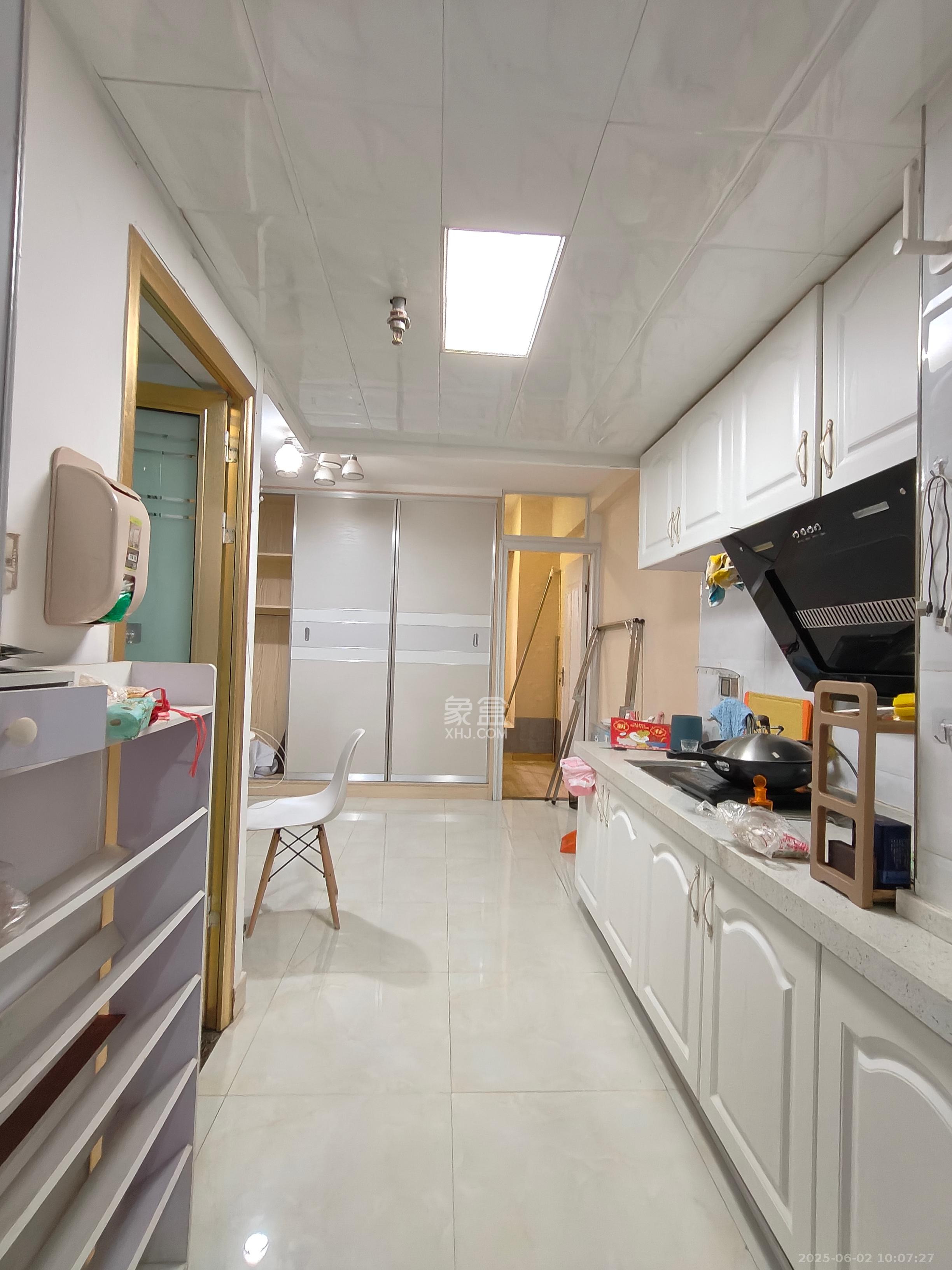 上城星座  2室1厅1卫   1600.00元/月室内图
