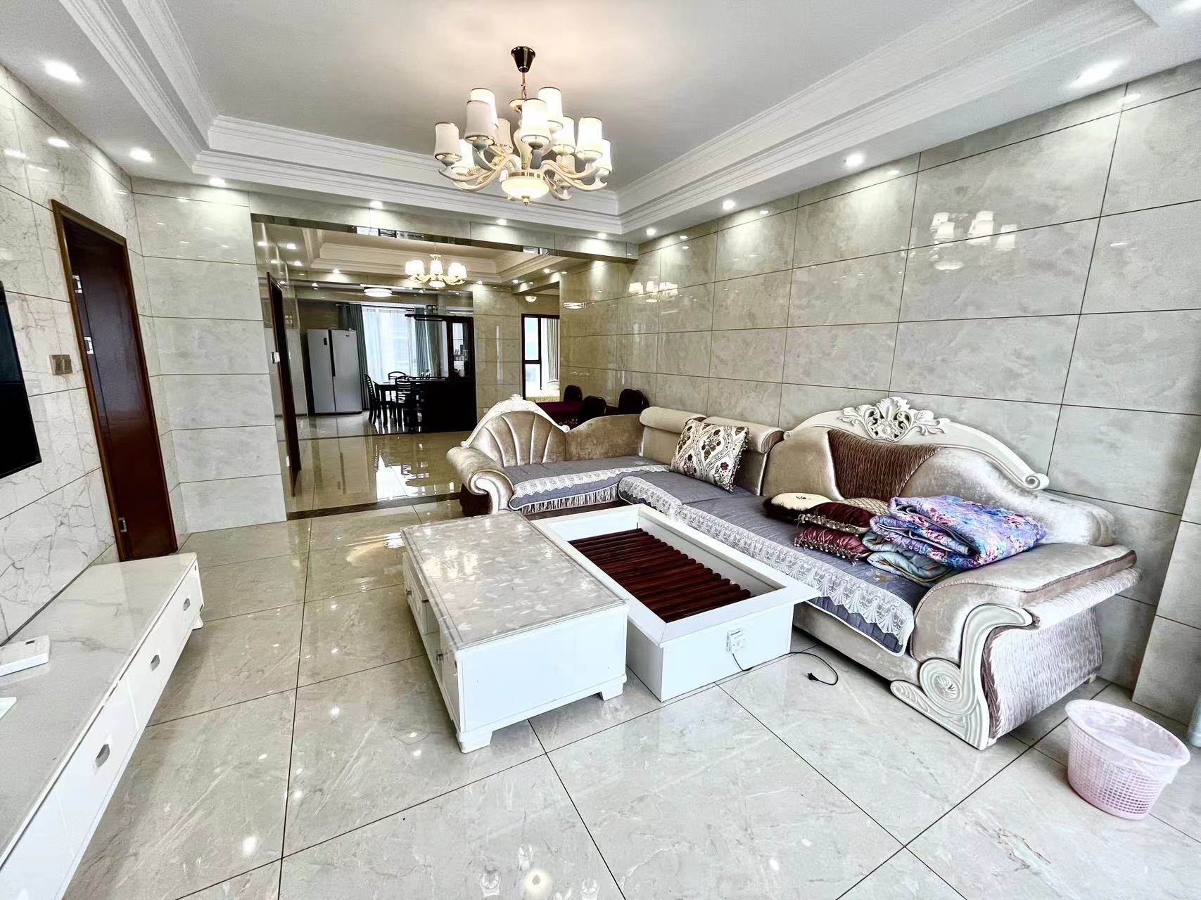 铂金汉宫  3室2厅2卫    81.8万 铂金汉宫  3室2厅2卫    81.8万室内图