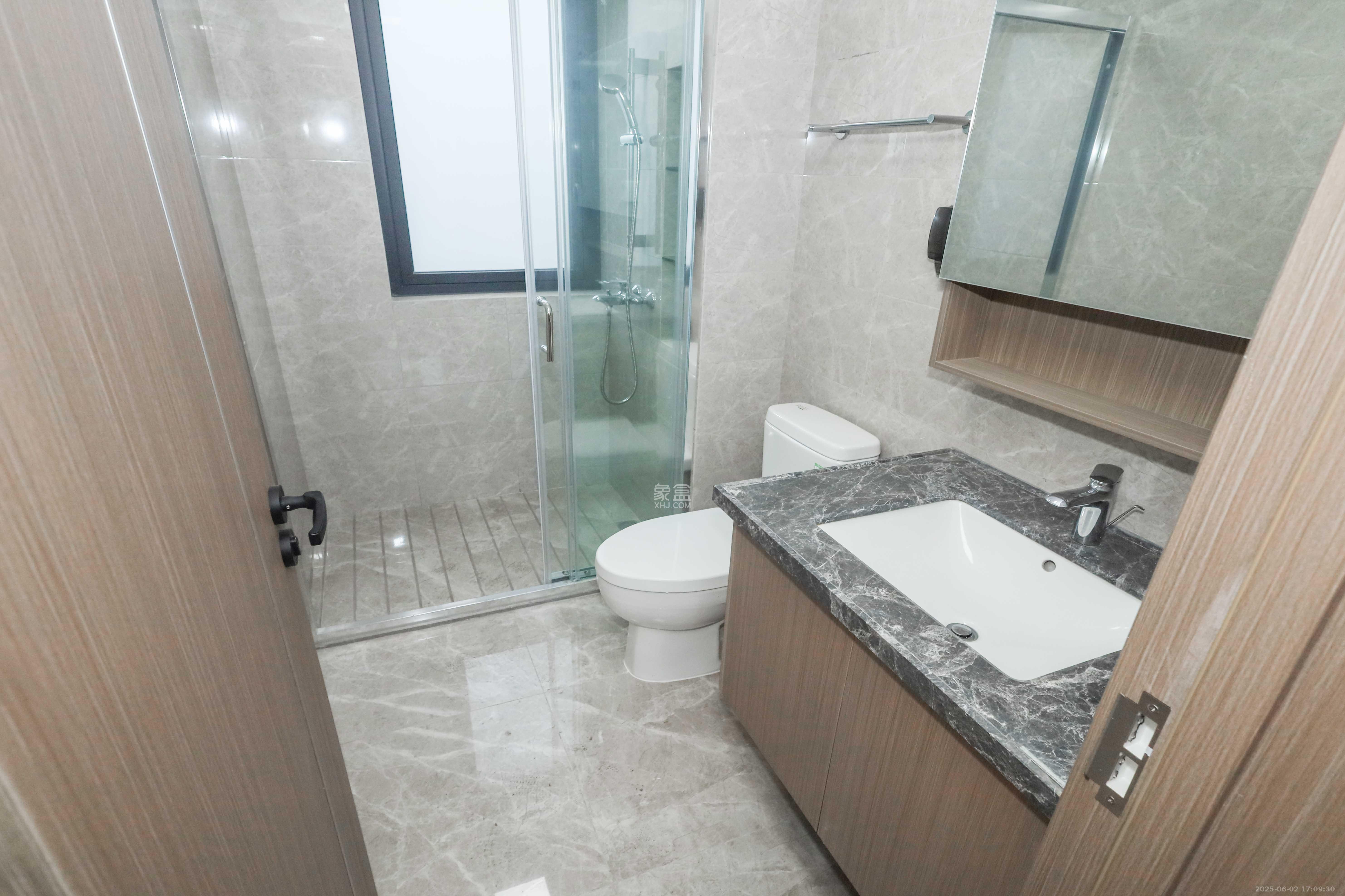 中海麓山境北区  4室2厅2卫    178.0万卫生间