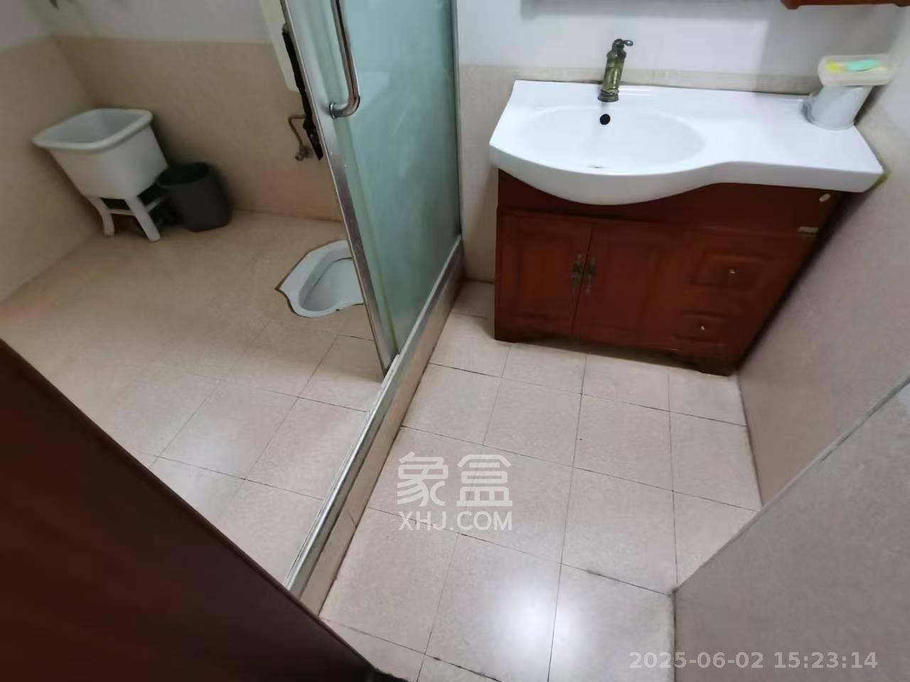 天健芙蓉盛世一期  3室2厅2卫    3400.0元/月室内图