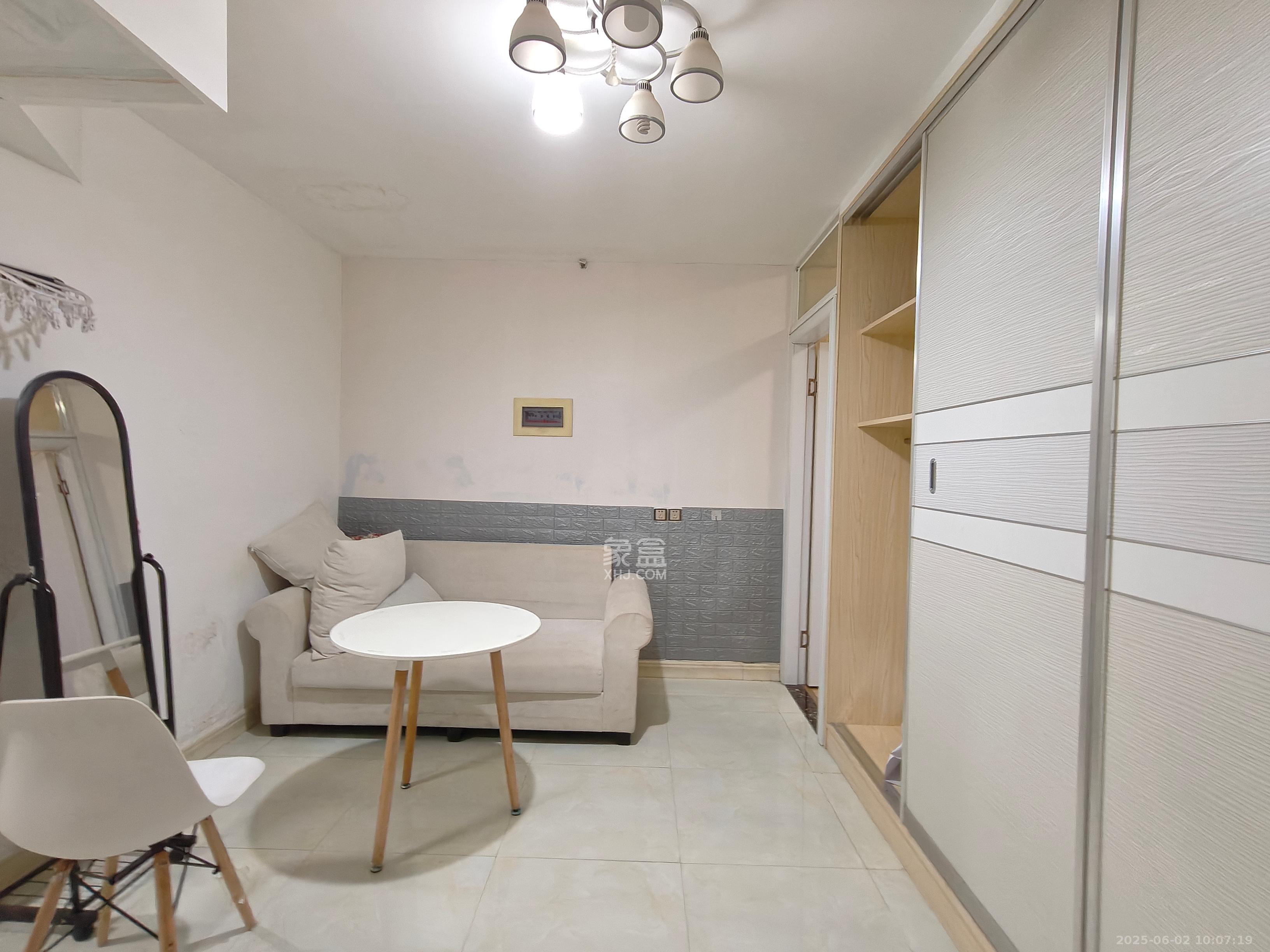 上城星座  2室1厅1卫    1600.0元/月 上城星座  2室1厅1卫    1600.0元/月室内图