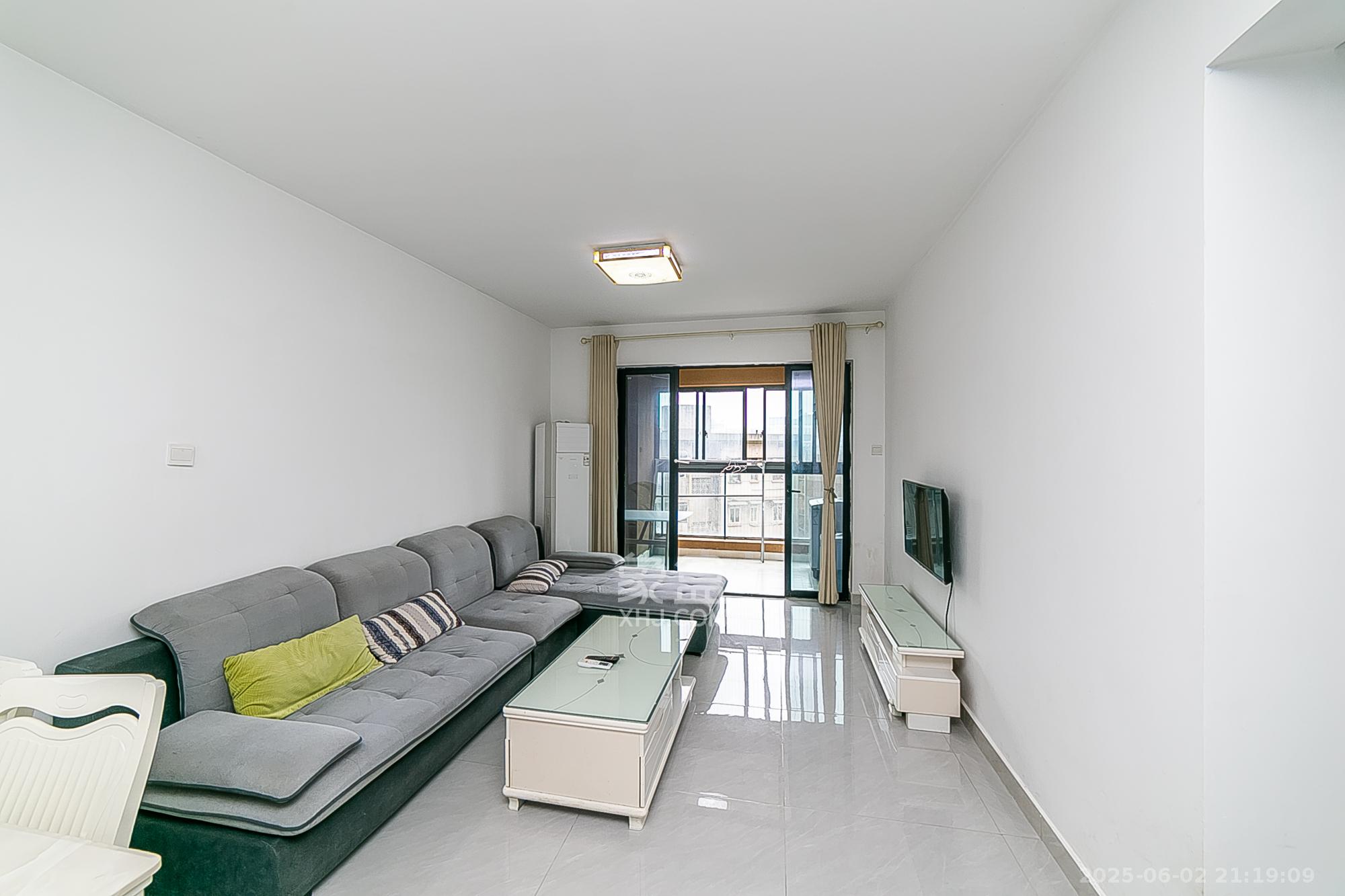 荣悦台  1室1厅1卫    115.0万 荣悦台  1室1厅1卫    115.0万客厅