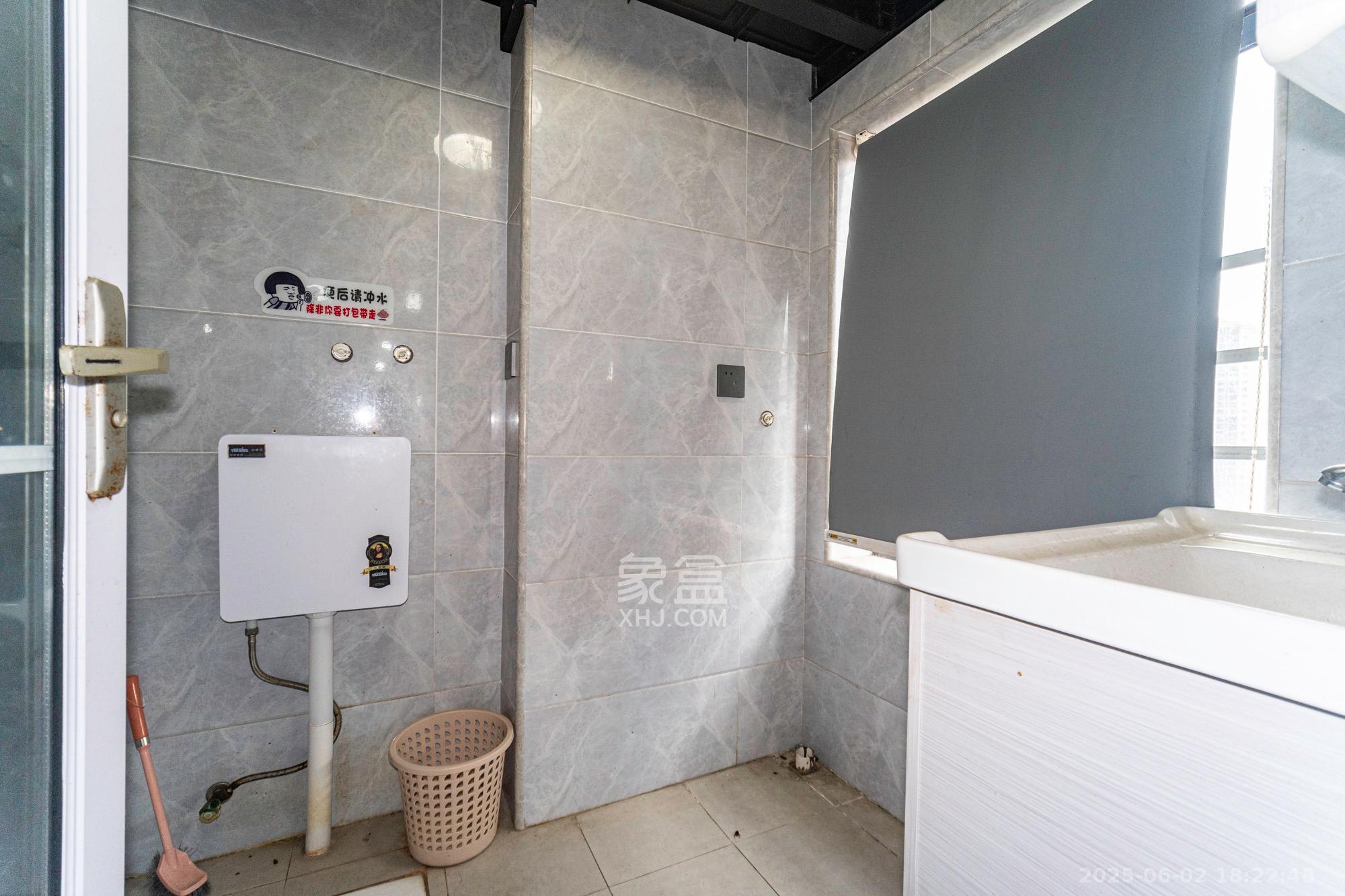 华润置地广场二期  1室1厅1卫    42.8万卫生间