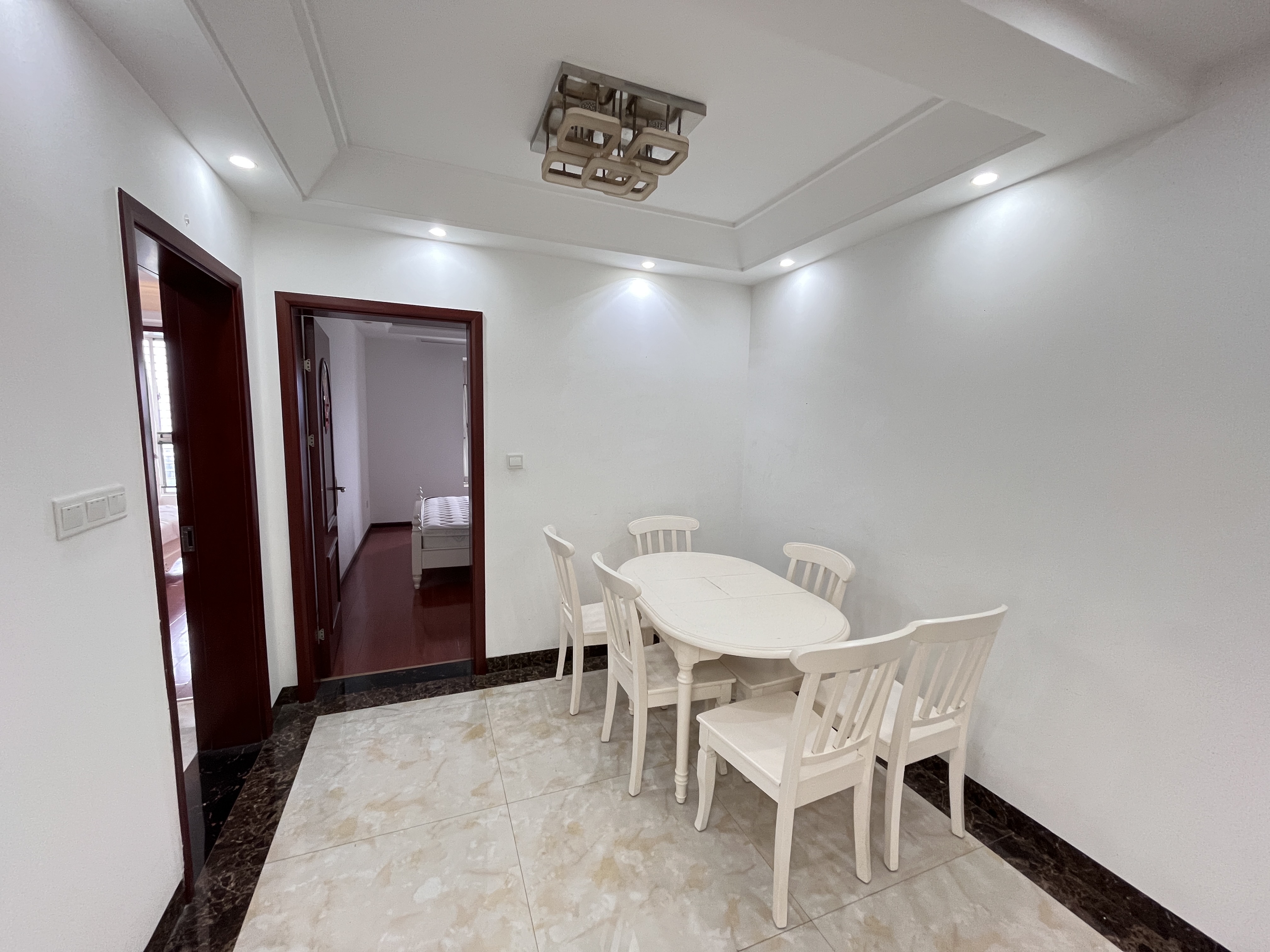 维港御景湾 3室2厅2卫 1800.0元/月 维港御景湾 3室2厅2卫 1800.0元/月室内图