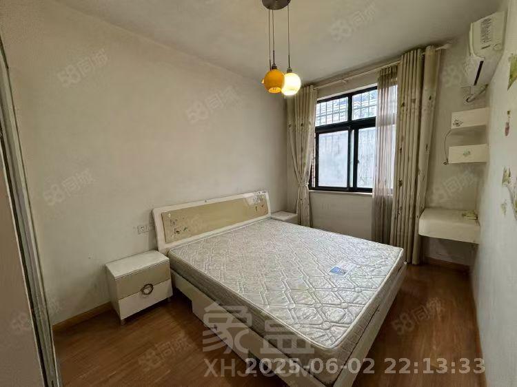 嘉盛华府  3室2厅2卫   1400.00元/月室内图