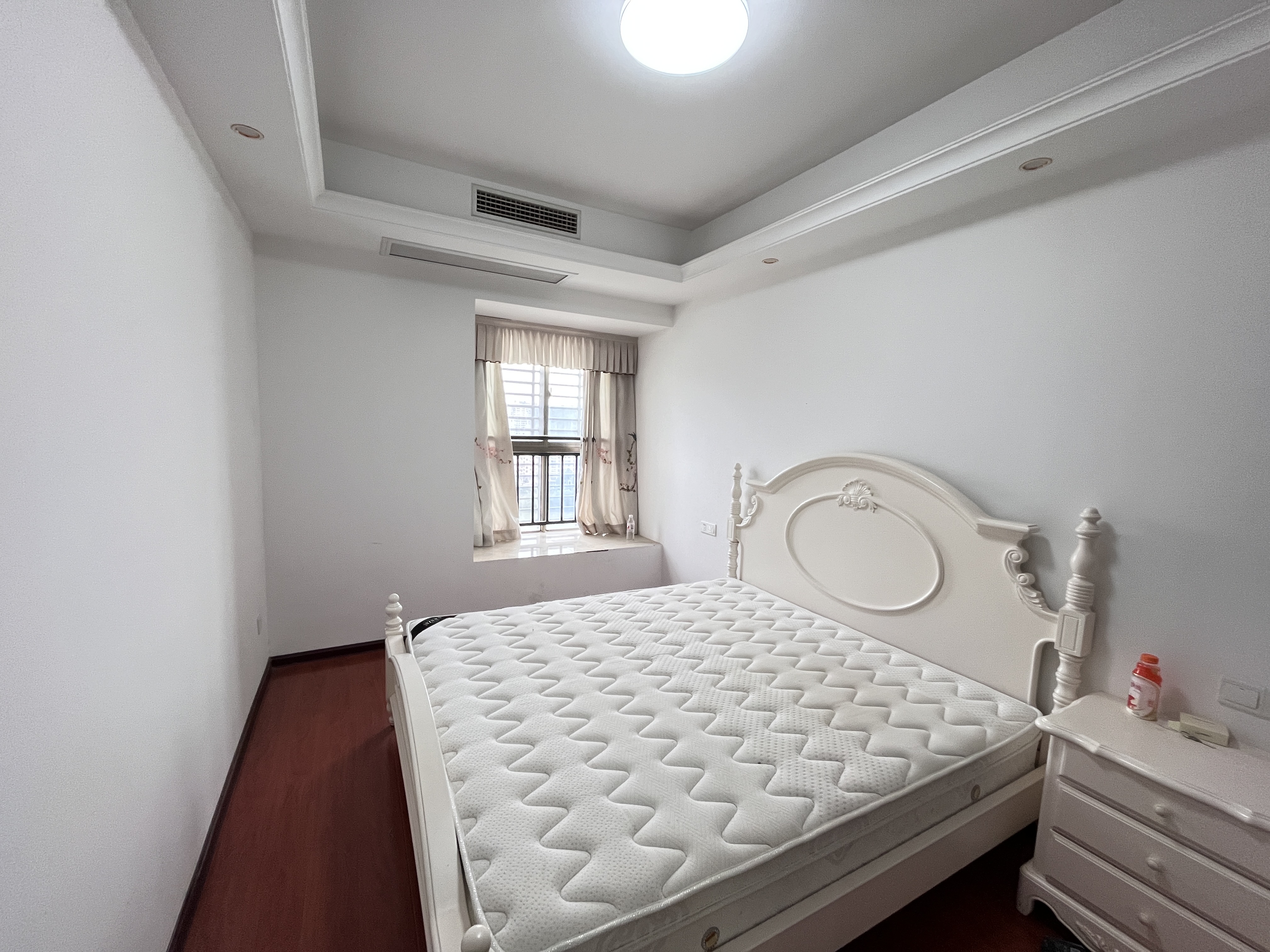 维港御景湾  3室2厅2卫   1800.00元/月室内图
